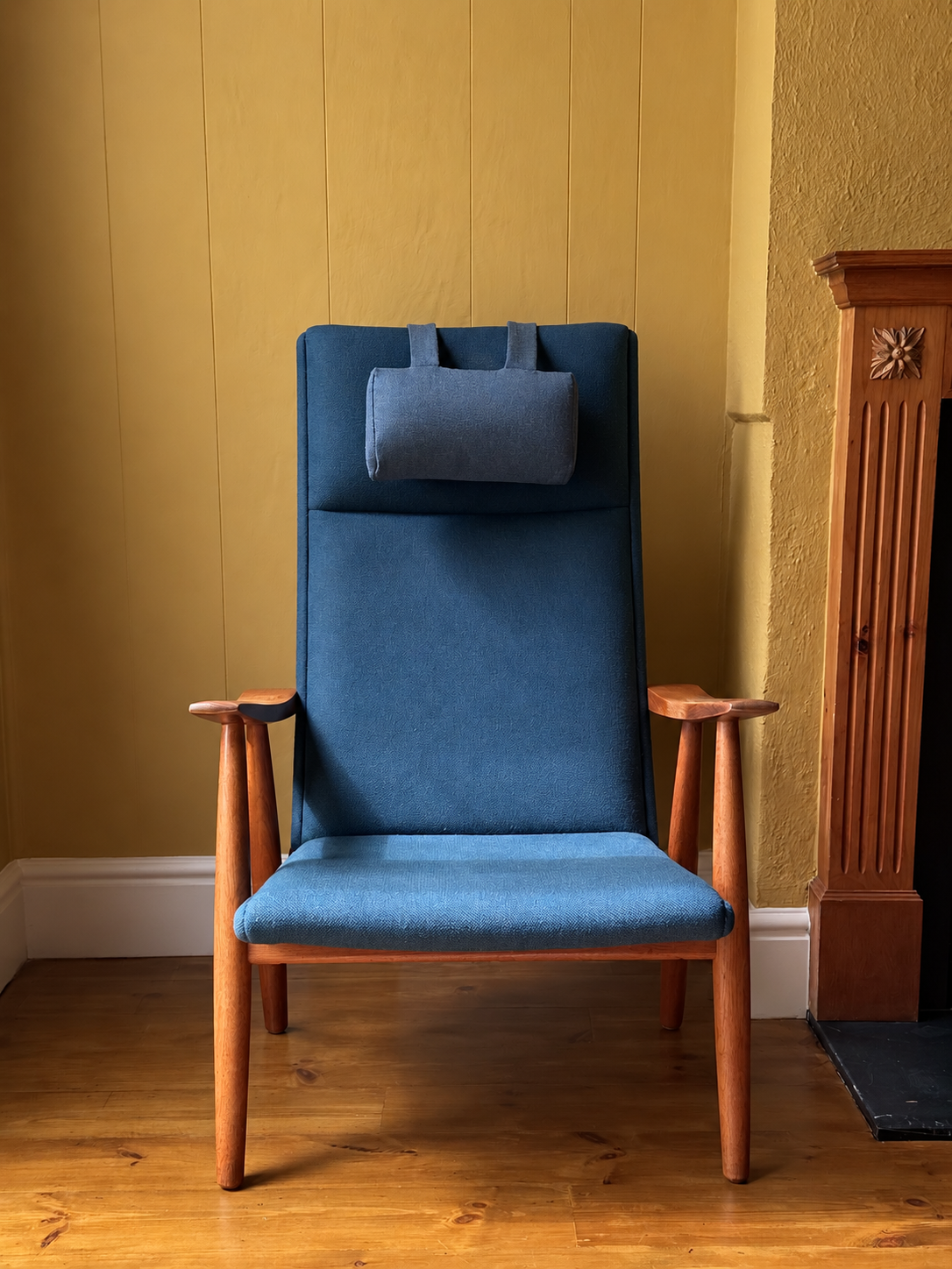 Hans J. Wegner GE-260A high-back lounge chair for Getama in original blue wool