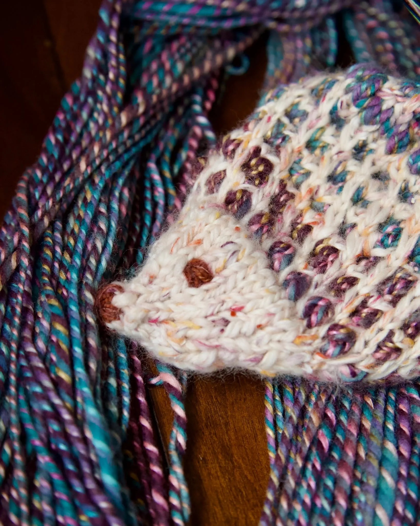 🧶A break from all the large projects/Christmas presents for the family🧵

Project: 🦔
Scrap Yarn Hedgehog by @midori_hirose_knit 
#handspunyarn &ldquo;Neps &amp; Tweed&rdquo; Polwarth blend @lairofthellama 

#polwarthwool
#lairofthellama #wool #hand