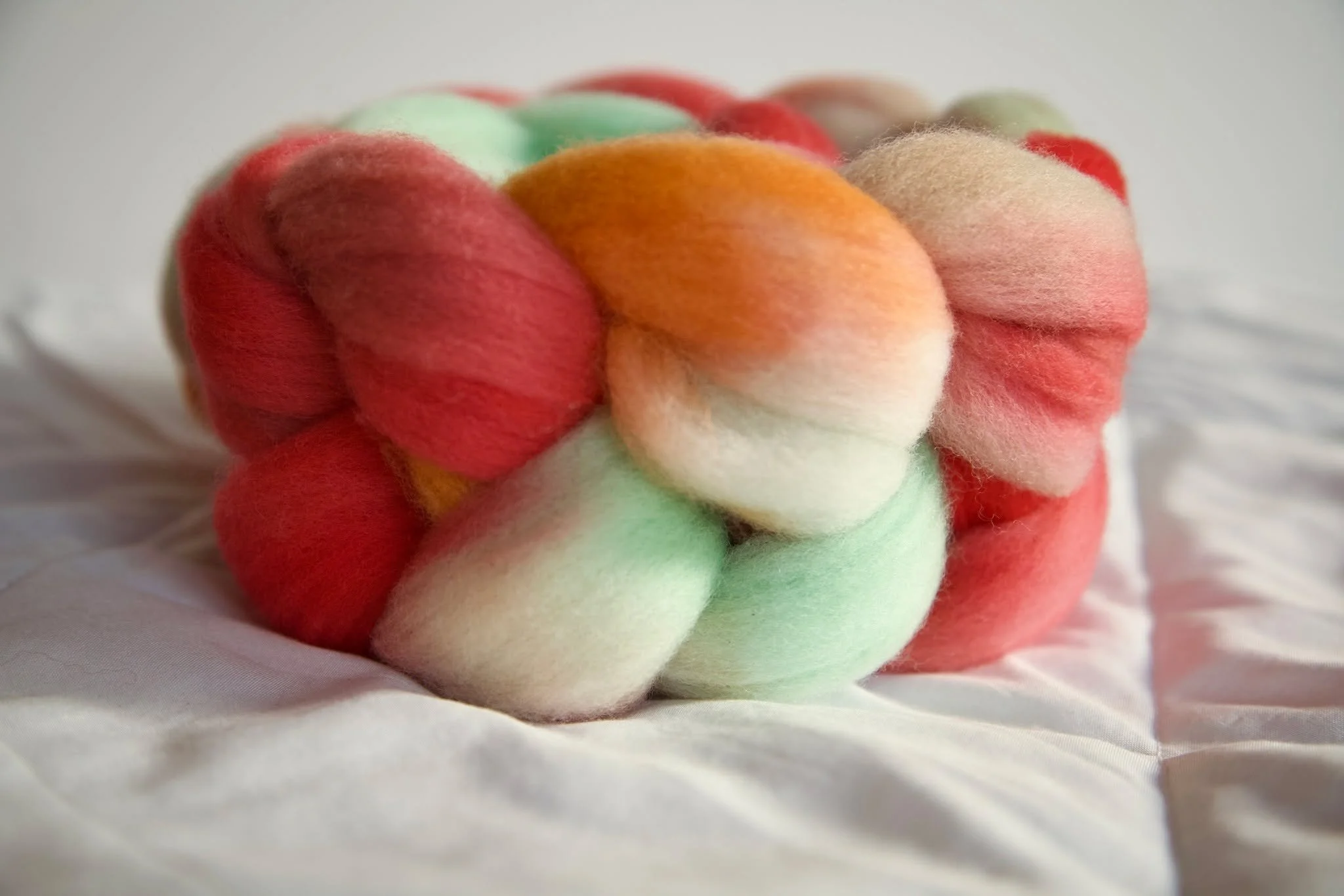 100% Cormo wool 🟠🔴"Tango Lessons" has a soft cream base with red, orange, minty green, and warm brown speckles to top it off!

Tango Lessons is available in 100% Cormo at lairofthellama.com
#lairofthellama  #cormowoolhandspun  #cormowooly