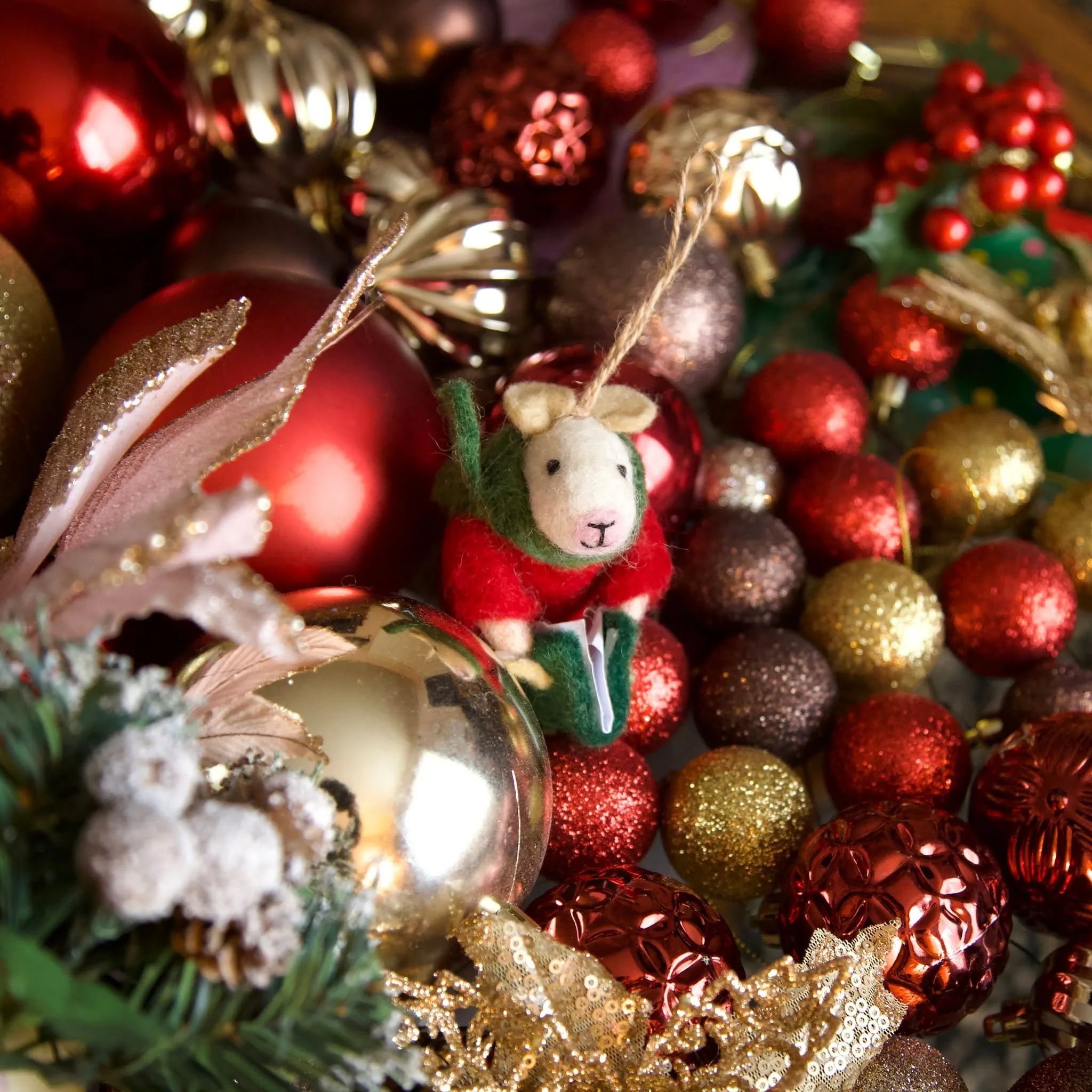 🎄December.  There's a lot to do to make the magic happen! You can do this!😉
 ⛄ Decorations
 🎁Presents
 👪Family gathering
 💆&zwj;♀️Time to treat yourself, and everything else! 

....inhale exhale.
December days at Lair of The Llama. ☺️
#lairofthe