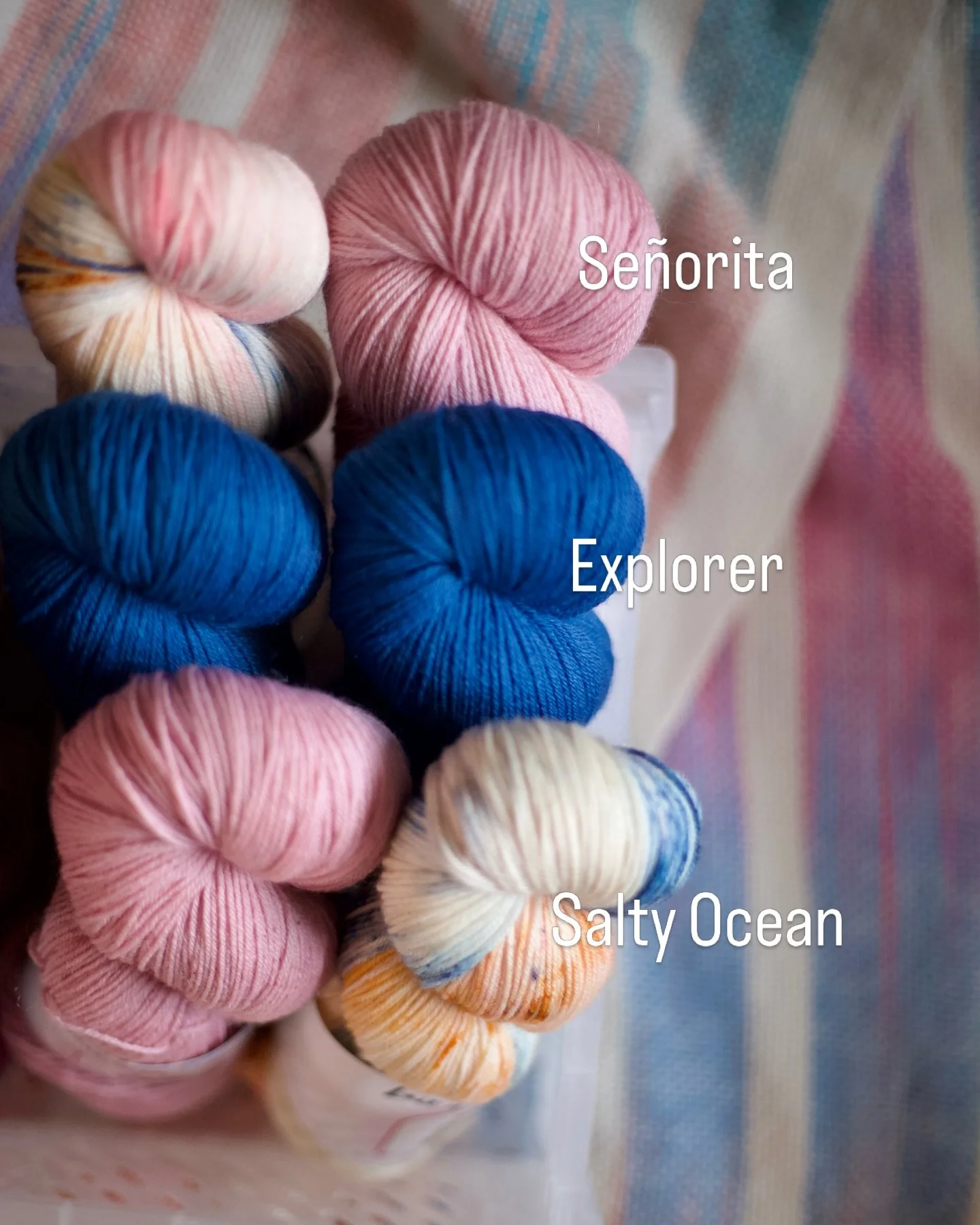 🌸Merino + Mohair = One Yarn 🧶✨
🎨Senorita - Explorer - Salty Ocean
&bull;
Available at lairofthellama.com
&bull;
80% Merino wool 20% Mohair | 100g. | 437yds
&bull;
#lairofthellama #knitknitknit #knitting #springvibes🌸
