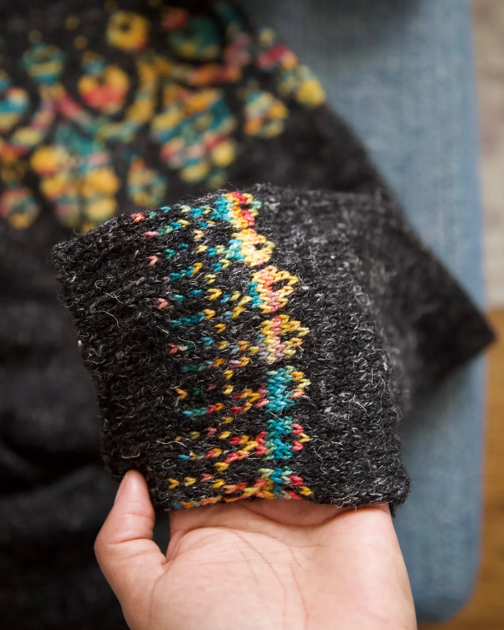 One more sleeve to go = Project duration ➡ 2 years!
🦋#venetosweater &ldquo;I don&rsquo;t know why it takes so long to finish a project&hellip; but somehow the energy always comes back.&rdquo; 💫 And this beautiful sweater? It is almost done 🧶✨&rdqu