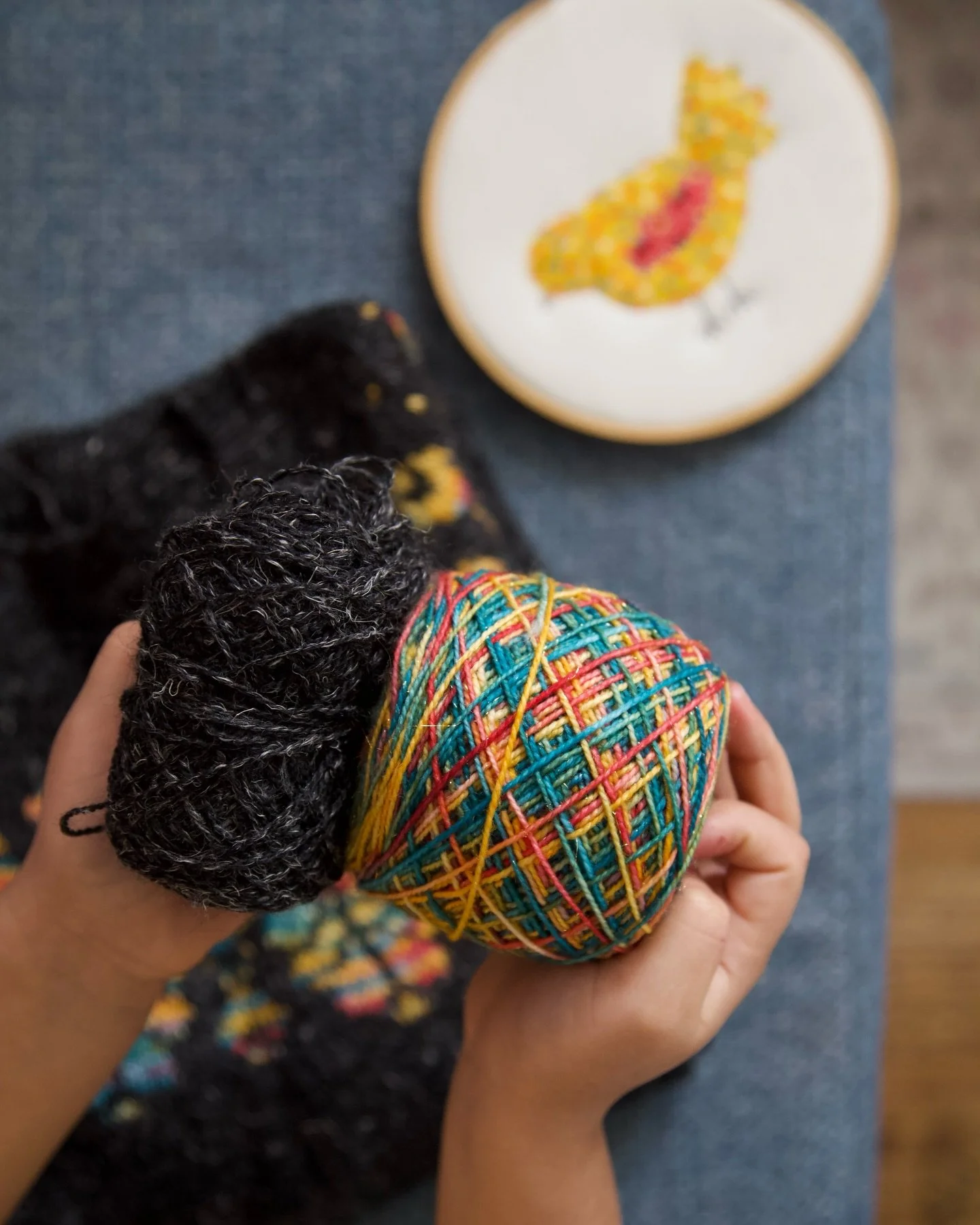🌺✨&ldquo;Marigold&rdquo;✨🌻
&bull;
&bull;

🌸Ready for Spring🦋#venetosweater 🧶✨&rdquo;
&bull;
&bull;
📝 Pattern: Veneto Sweater by @olgaputanodesigns 
🧶 Yarn: MC "Kettle Black" Linen Quill @purlsoho  and CC "Marigold" Gold Ste