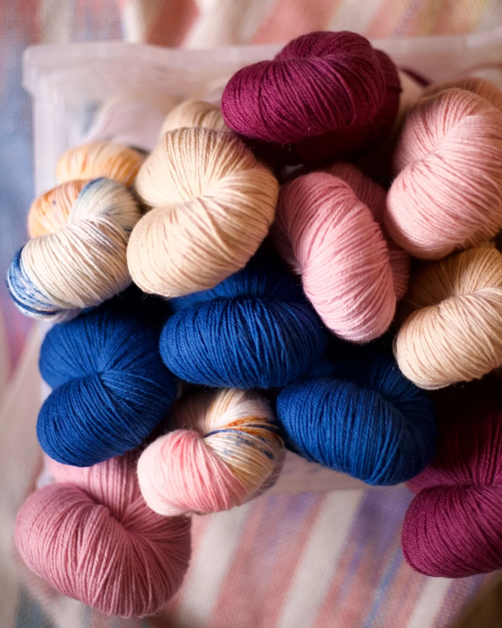 🌸Merino + Mohair = One Yarn 🧶✨
&bull;
&bull;
80% Merino wool 20% Mohair | 100g. | 437yds
Available at lairofthellama.com
&bull;
#lairofthellama #knittersofinstagram #michiganmadeproducts  #knitknitknit #knitting #springvibes🌸