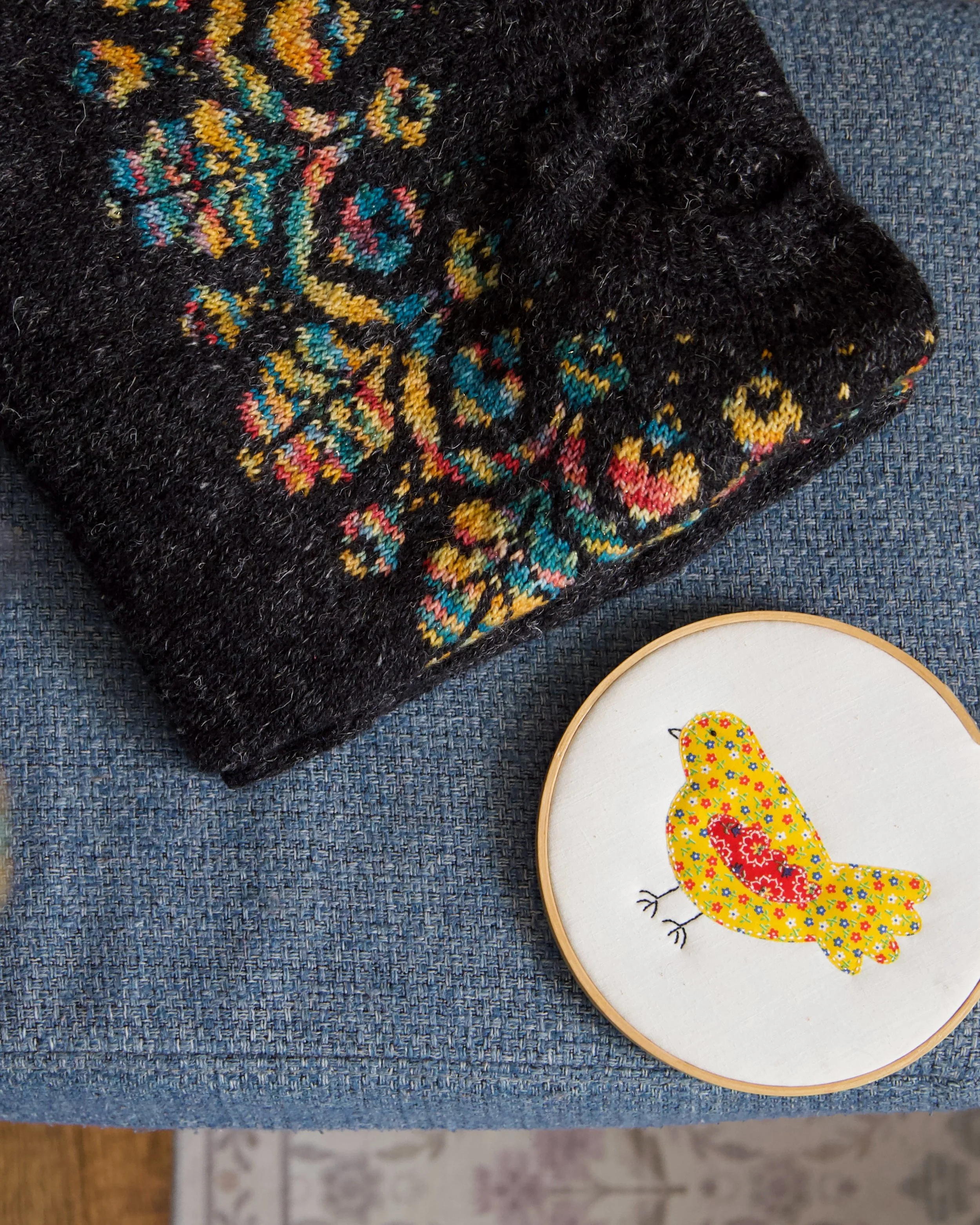 &ldquo;A yellow bird&rdquo; 🐥 @springmakersfest is hostting a scavenger hunt for the first time ever!!! Consider this your official challenge... will you find every object on the postcard and earn the &ldquo;Official Fiber Enthusiast&rdquo; sticker?