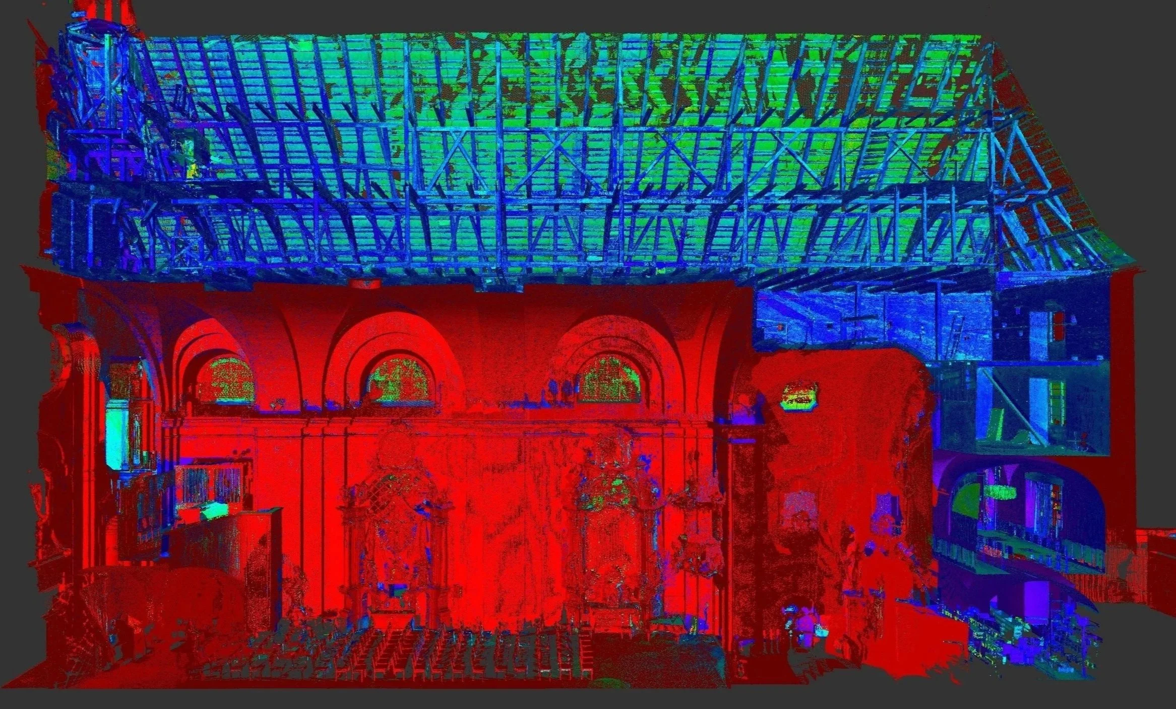 Mračno bodů z laserového skenování kostela v podélném řezu – intenzita odrazu