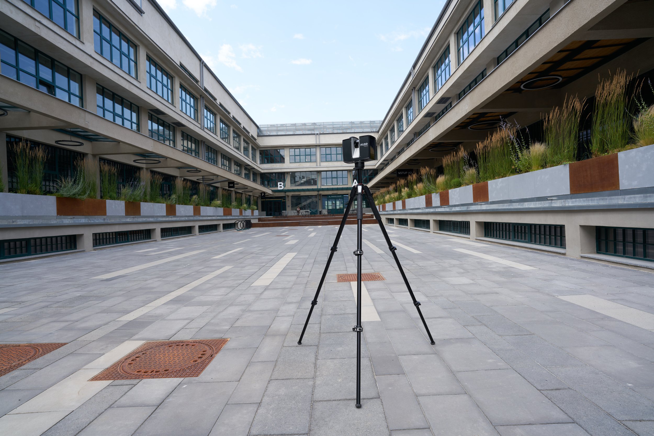 Pozemní 3D laserové skenování moderního administrativního objektu v Praze