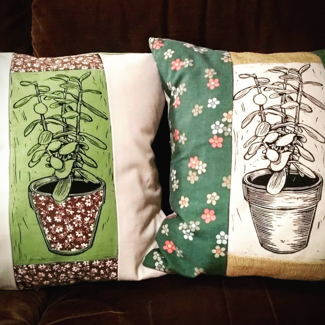 You can never have too many cushions #houseplants #textileart #repurposed #linoprint #linoprintonfabric #70sfabric
