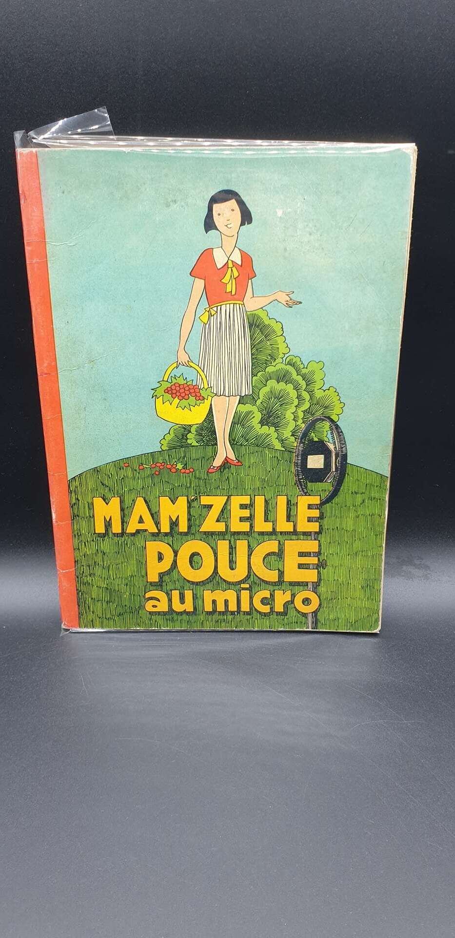 Man'zelle pouce au micro 1935