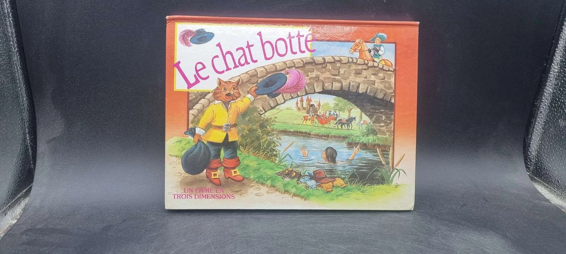 livre le chat botté.jpg