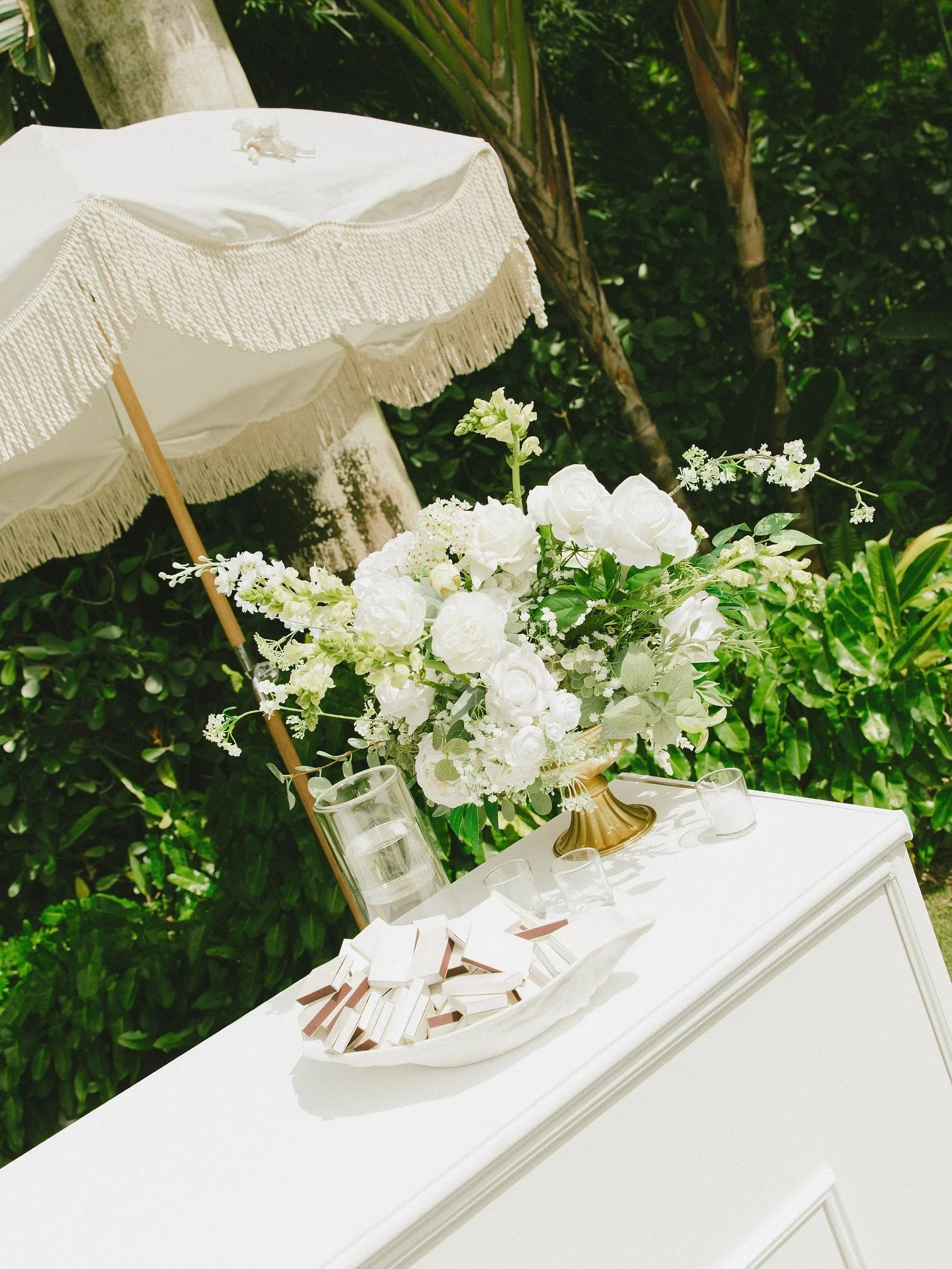 A bar this pretty had to be dressed up with blooms! 🌿🍸
We create custom floral arrangements to match your vibe and give your bar the glow-up it deserves!

📍 Serving Boca Raton &bull; Miami &bull; Fort Lauderdale
💌 DM to customize your floral bar 