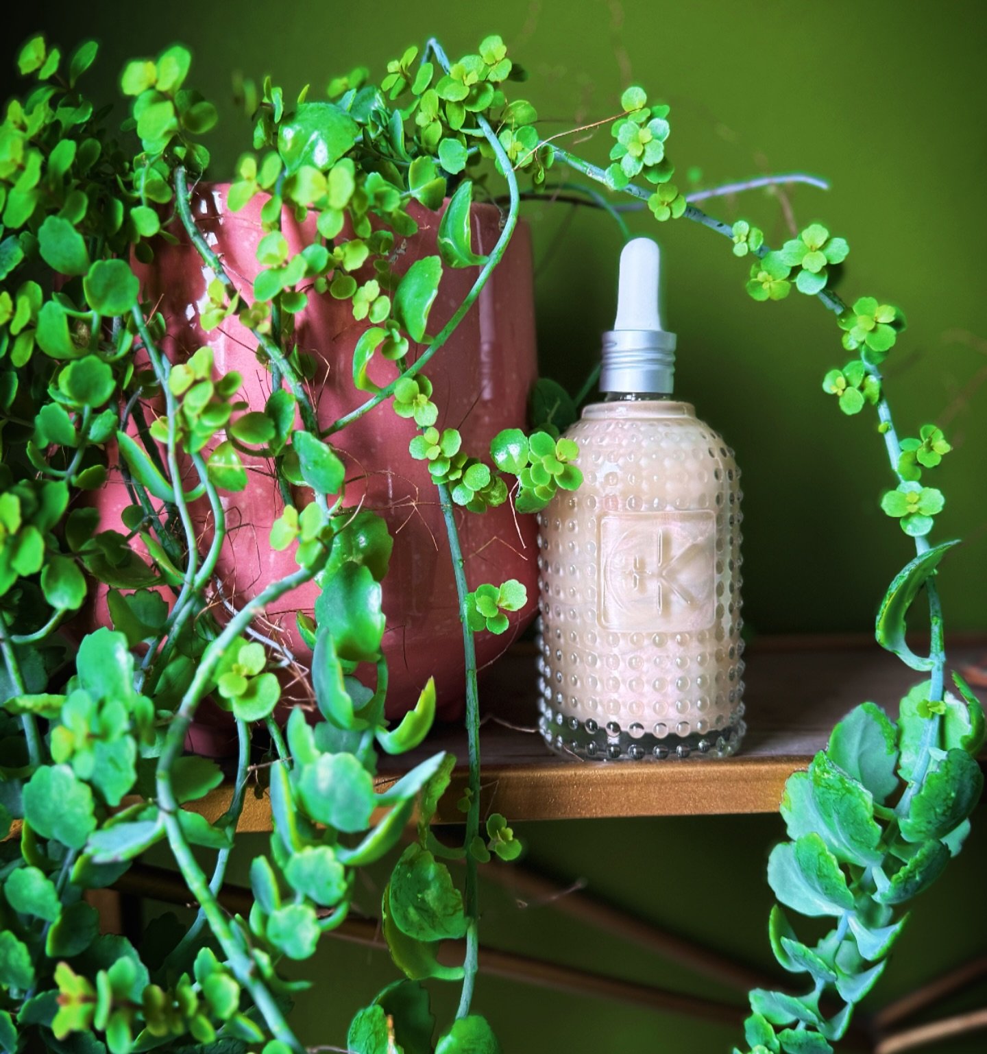 Tigers Eye loves JELLY from @cultandking 🐅  a Pink Himalayan texture infusion!  Can easily say this may be a favorite of all of ours!  WHY you ask?  Because&hellip;. Volume, texture, moisture, and hold! All in one.  Make your blowouts BIGGER  Your c