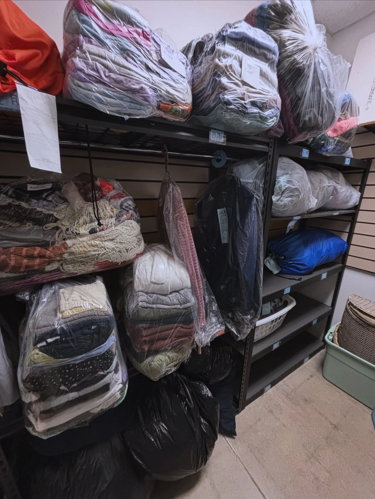 Whether you need delivery tomorrow or today we got you covered 🧺🚐💨 

#laundryhubdenver #laundrydogwrinkles #pickupanddelivery #laundry #laundryservice #denver #colorado