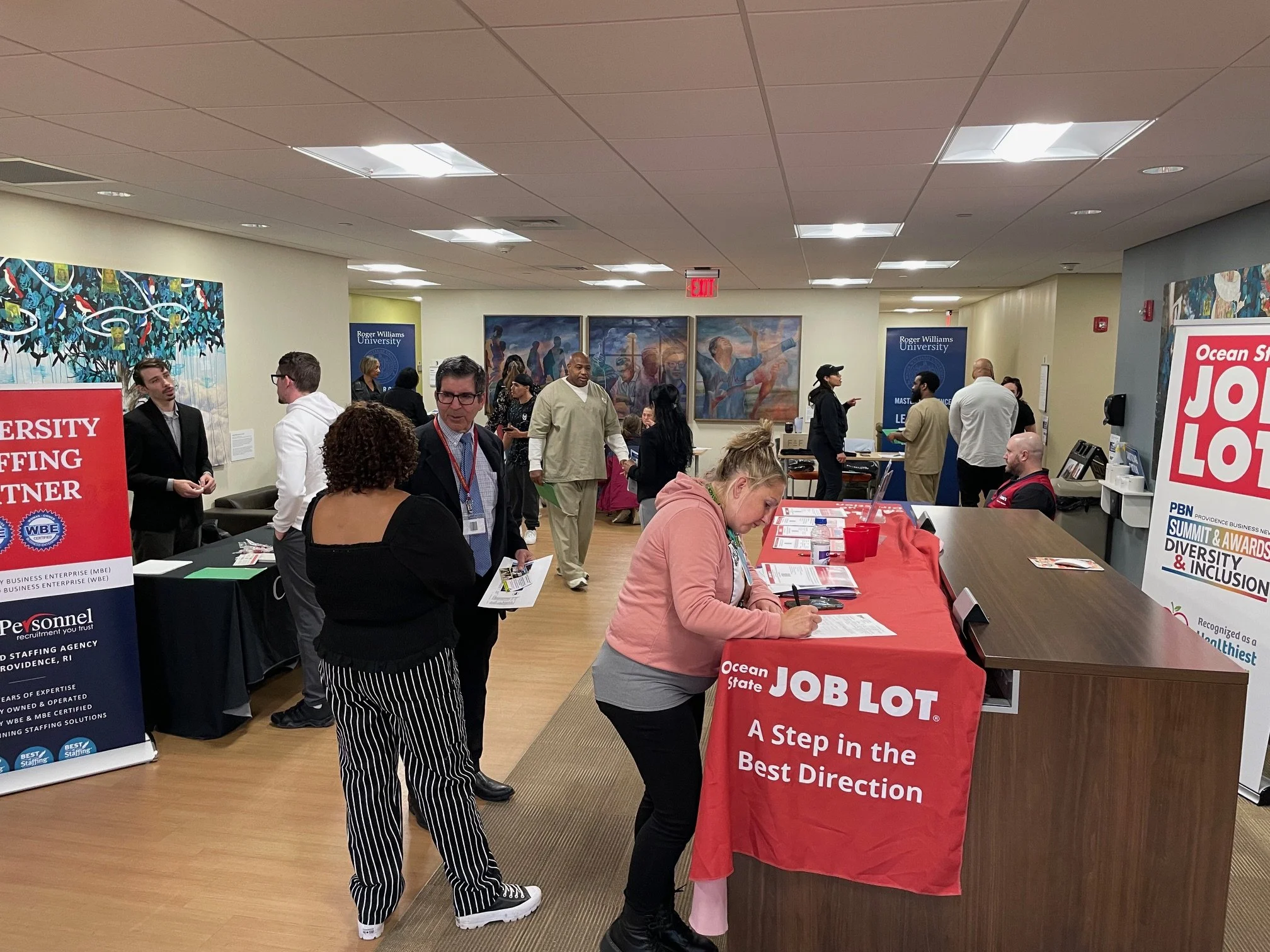 lounge wide osjl crowd.jpg