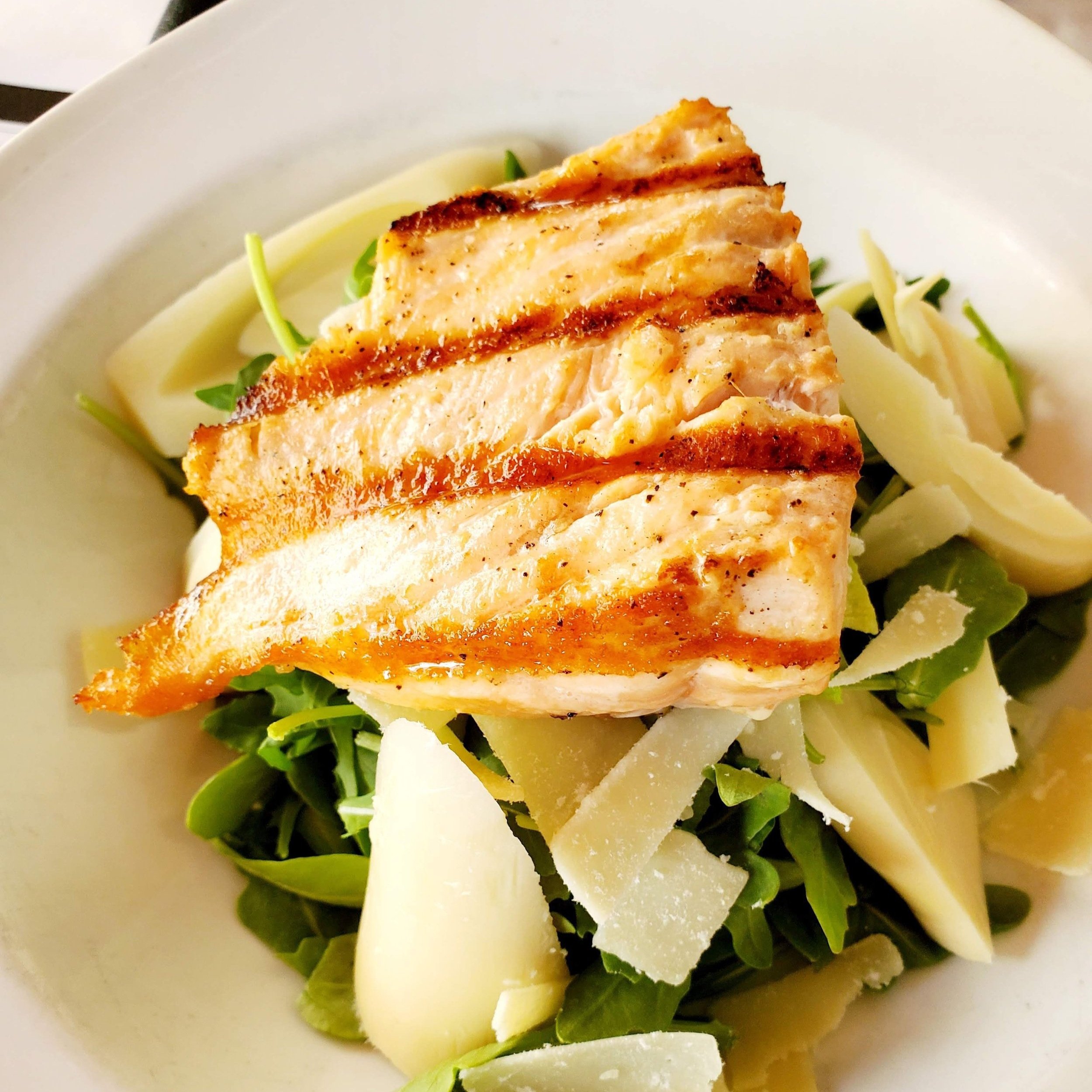 Eating healthy when eating out, tips for eating out healthy, foods to cut out for weight loss, how to eat healthy at a restaurant, healthy takeout options, healthy dining out options, healthy dinner out, healthy lunch eating out,