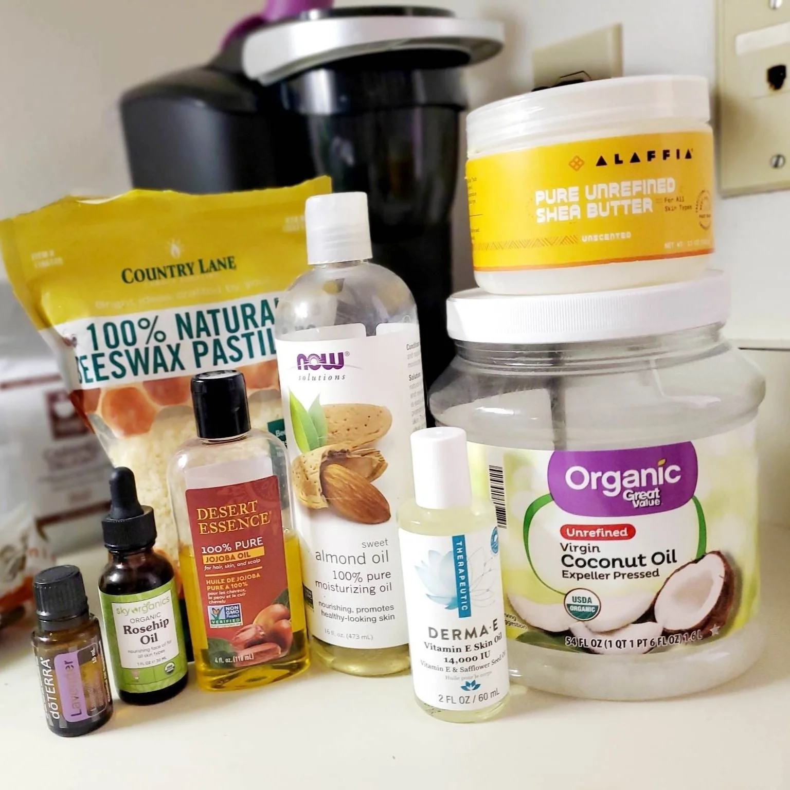 coconut oil benefits for skin, how to use coconut oil for skin, coconut oil moisturizer, how to make coconut lotion at home, homemade moisturizing coconut lotion, homemade lotion with coconut oil and beeswax, coconut oil lotion recipe, coconut body