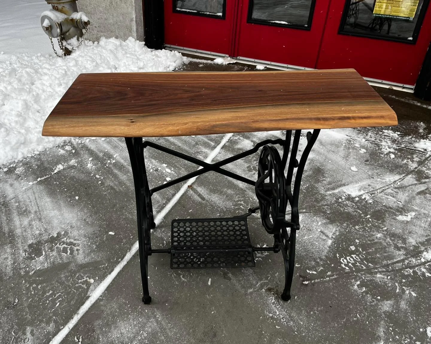 What a special gift🎁

Upcycled White Sewing Machine Base clad with a live edge walnut surface. 

Unique ✔️
Handcrafted ✔️
One of a kind ✔️
Reclaimed✔️

Available now in our shop 👌🏽
.
.
.
📍113 N. Main Street, Fairport, NY
💻www.fairportfirehousewo