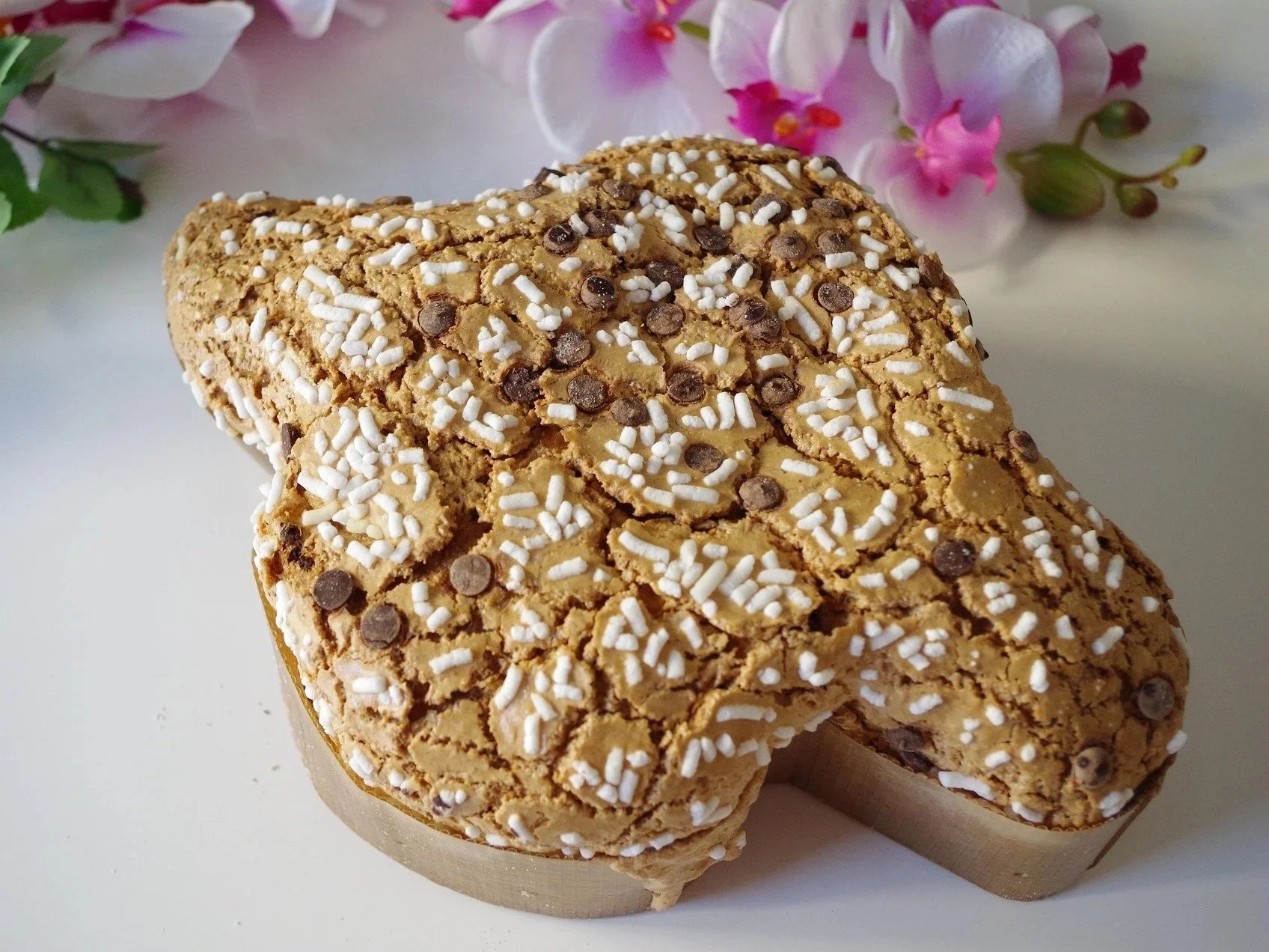 Why do we Italians eat “La Colomba Pasquale” at Easter? 