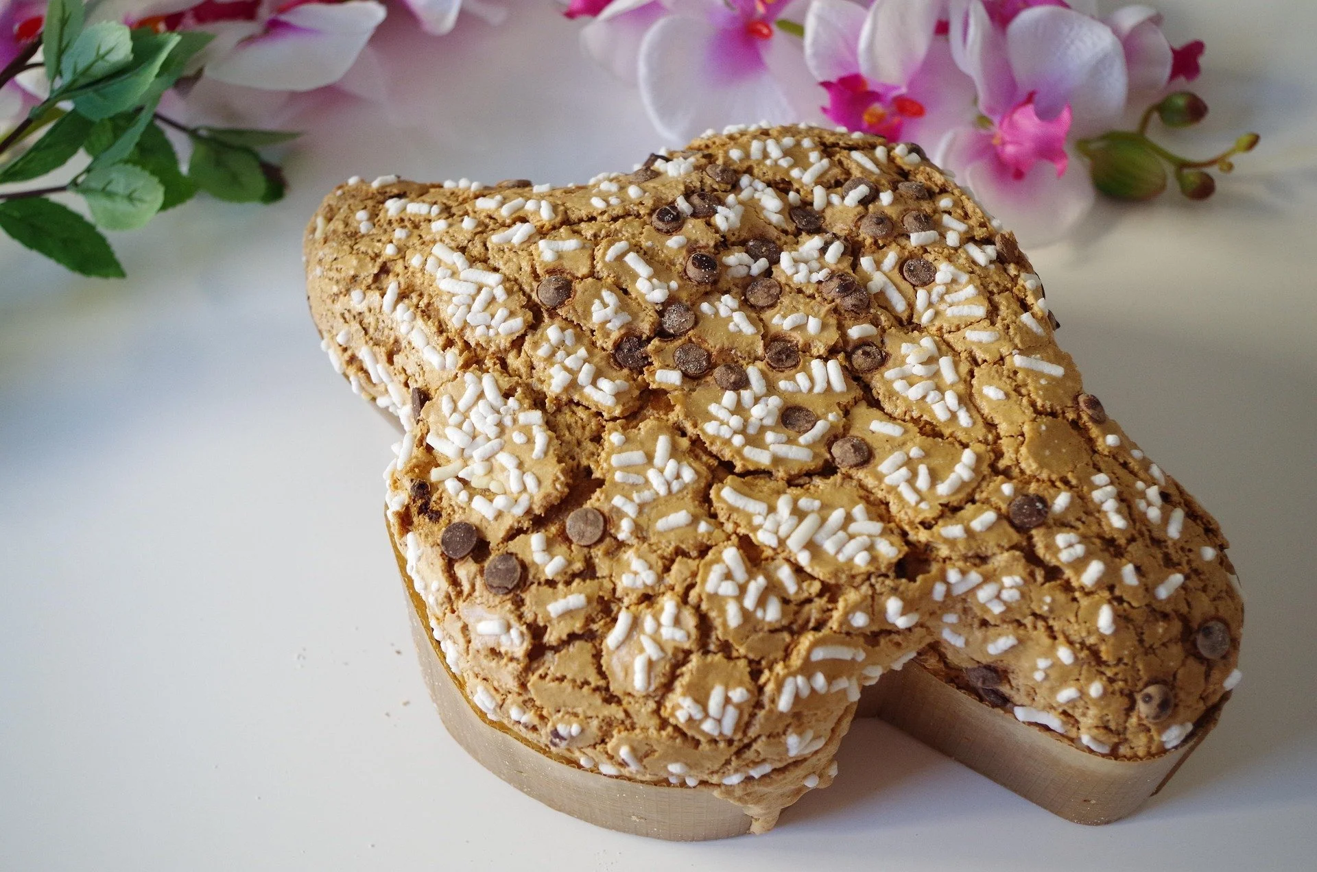 Why do we Italians eat “La Colomba Pasquale” at Easter? 