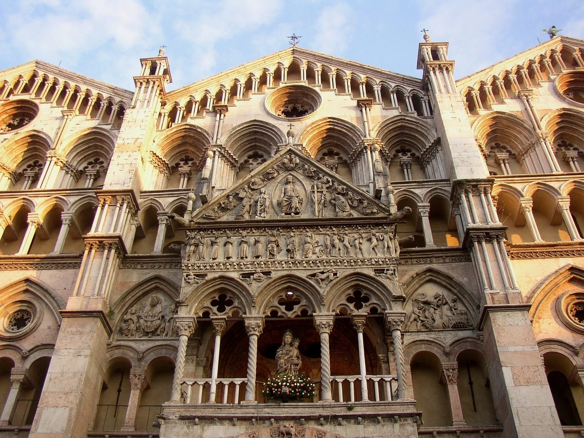vitreny-the-cathedral-the-church-2708849_1920 (1).jpg
