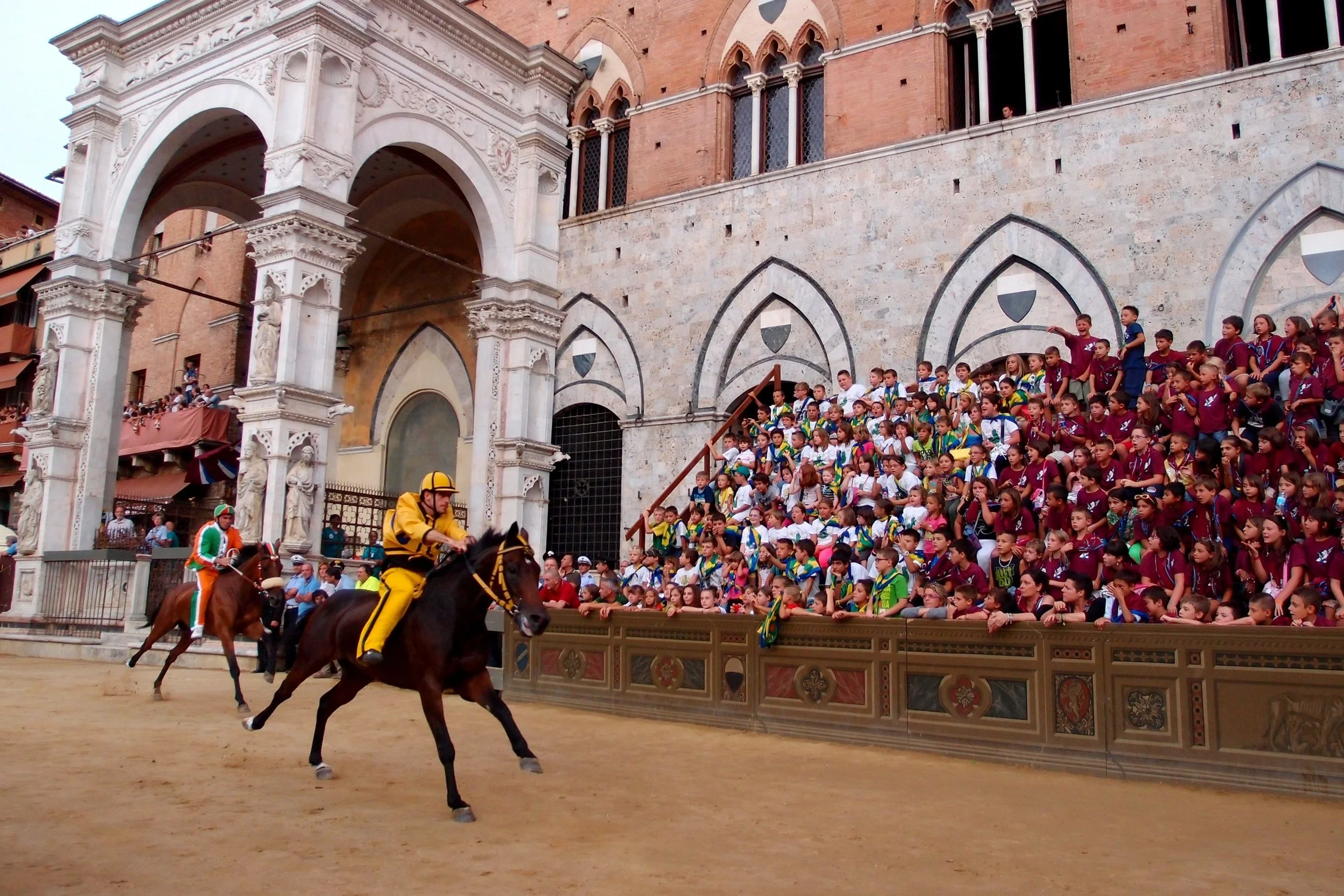 bearinthenorth-horse-racing-1606175.jpg