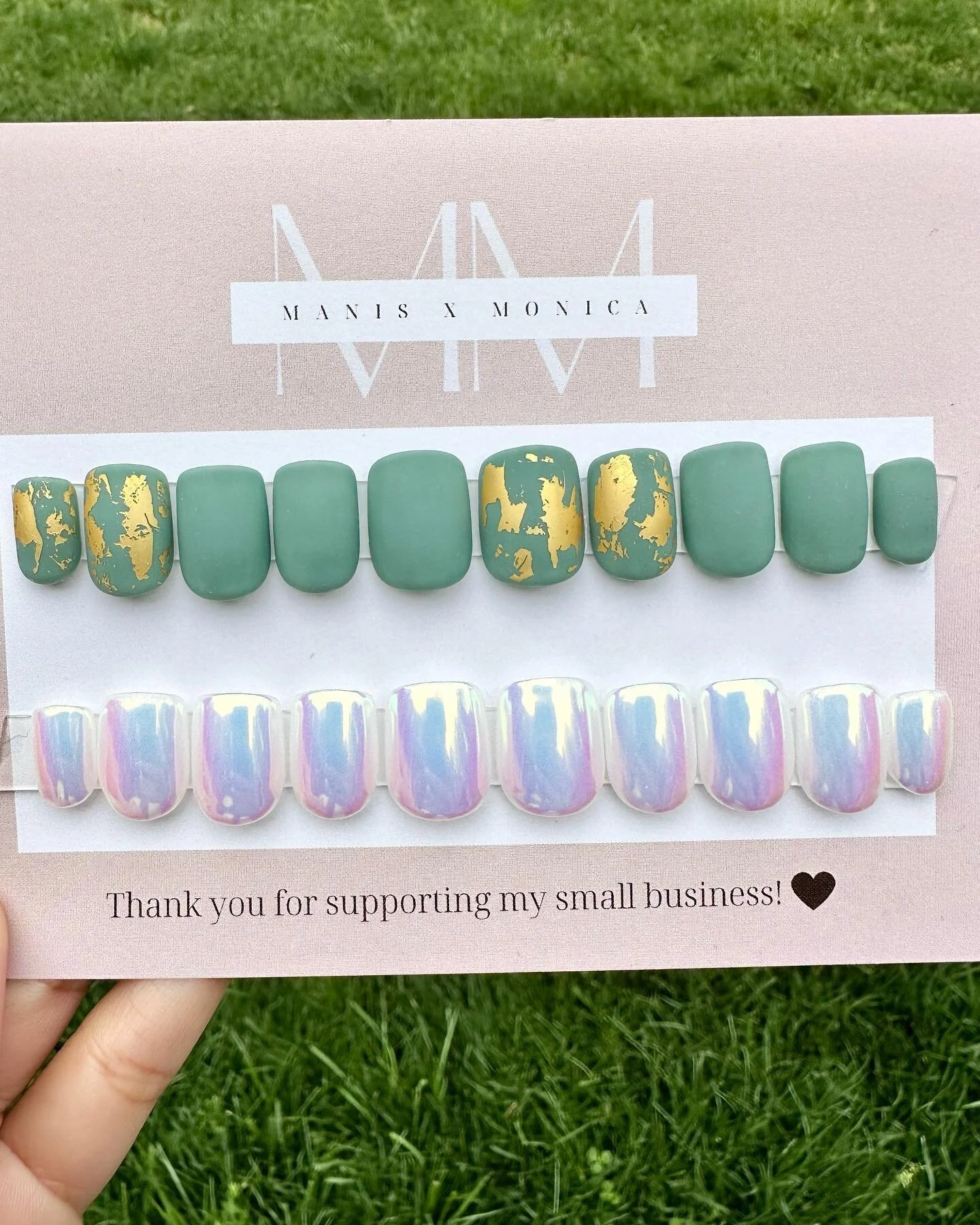 Short nails can be fun too! I wish you guys could see these nails in person because the camera truly does not do them justice! 😍

Tier 1 Simple Bundle: $60
Shape: XS Square

-
-
-
-
-
#nails #gelnails #pressonnails #pressons #gelpressons #gelpresson