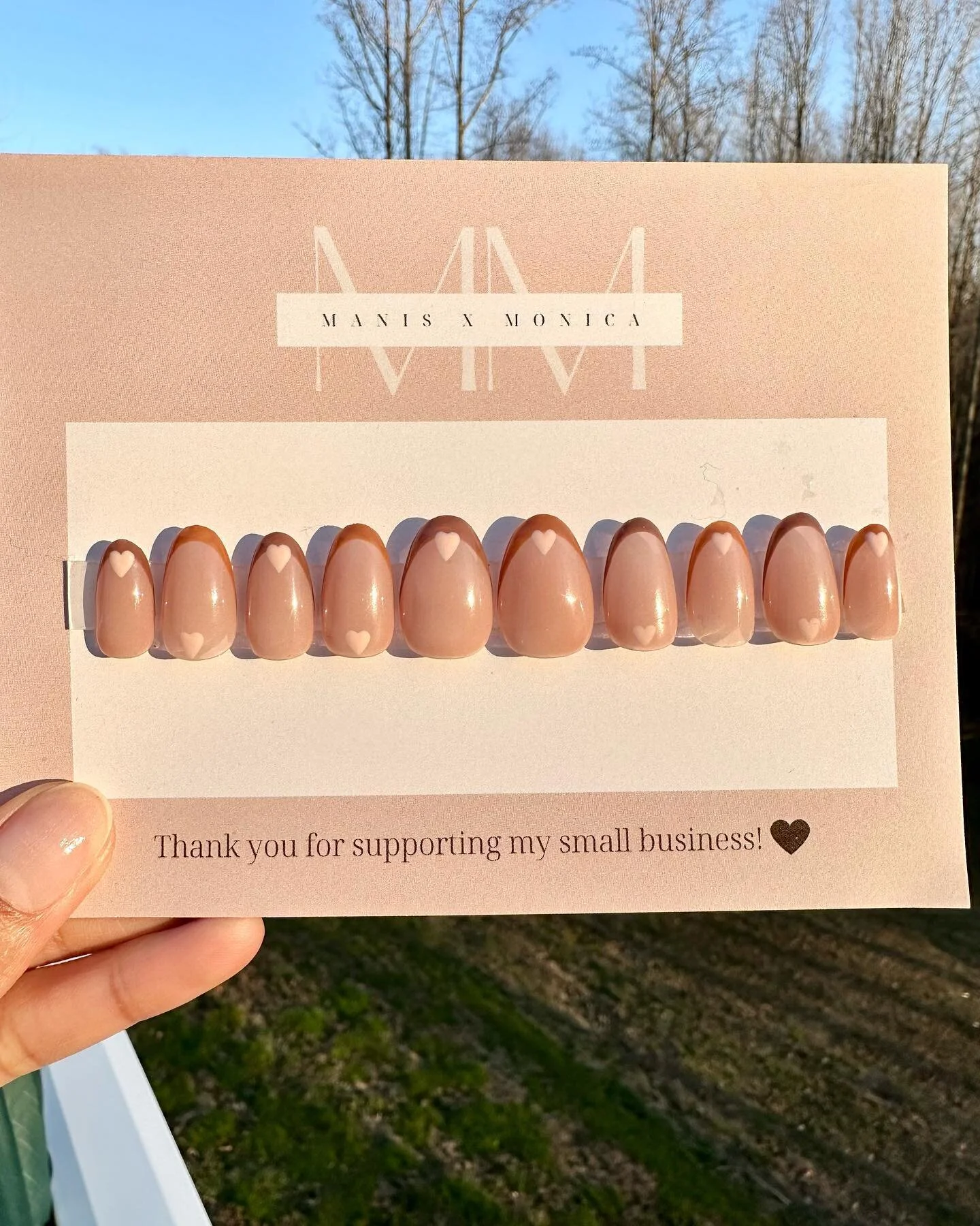 Brown nails aren&rsquo;t just for fall! These creamy heart accents add the perfect spring touch to this French manicure! 

Like this set? DM me for details on how to get your own! 

Tier 2 Moderate Design: $50
Shape: Short Round
Base Shade: @esvynail