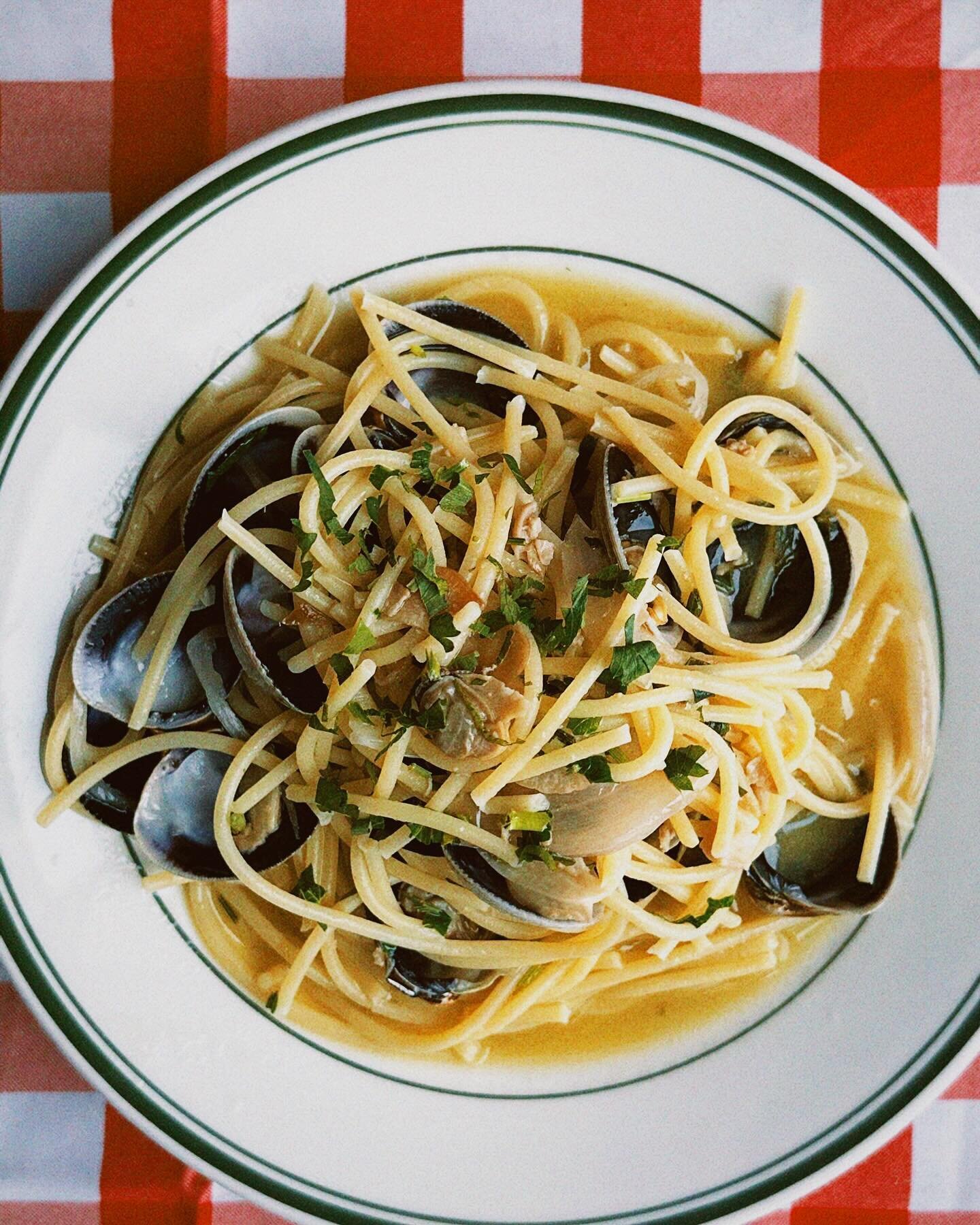 Spaghetti Alle Vongole #velma #restaurant #spaghetti #allevongole #clamsauce #clams #cockles #pasta #spring #special #offmenu #homestyle #daily #ridgewood #queens #nyc #italianamerican
