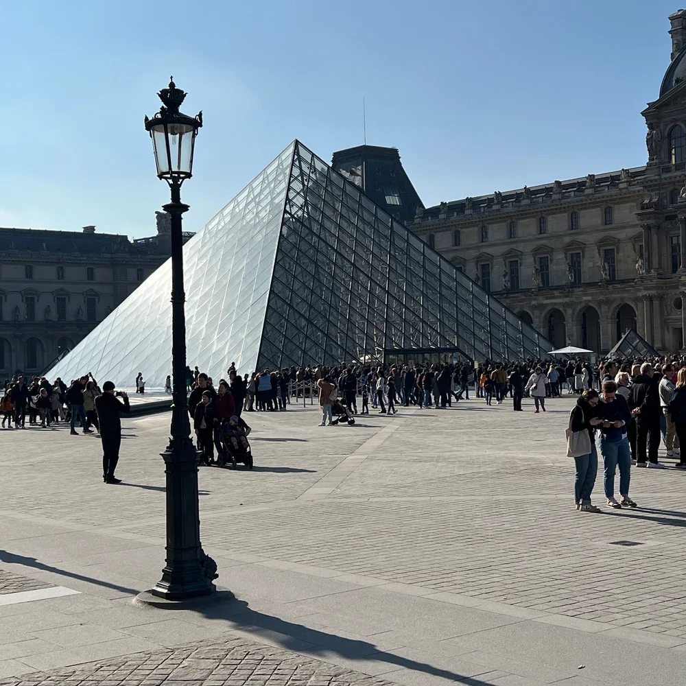Louvre Line to get in