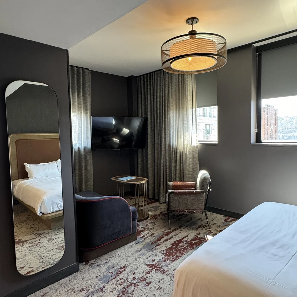 Corner room, top floor sitting area