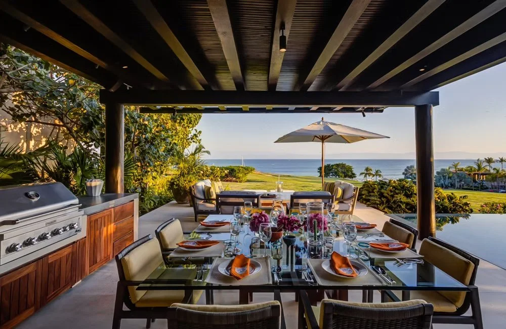 Agave outdoor dining.jpg