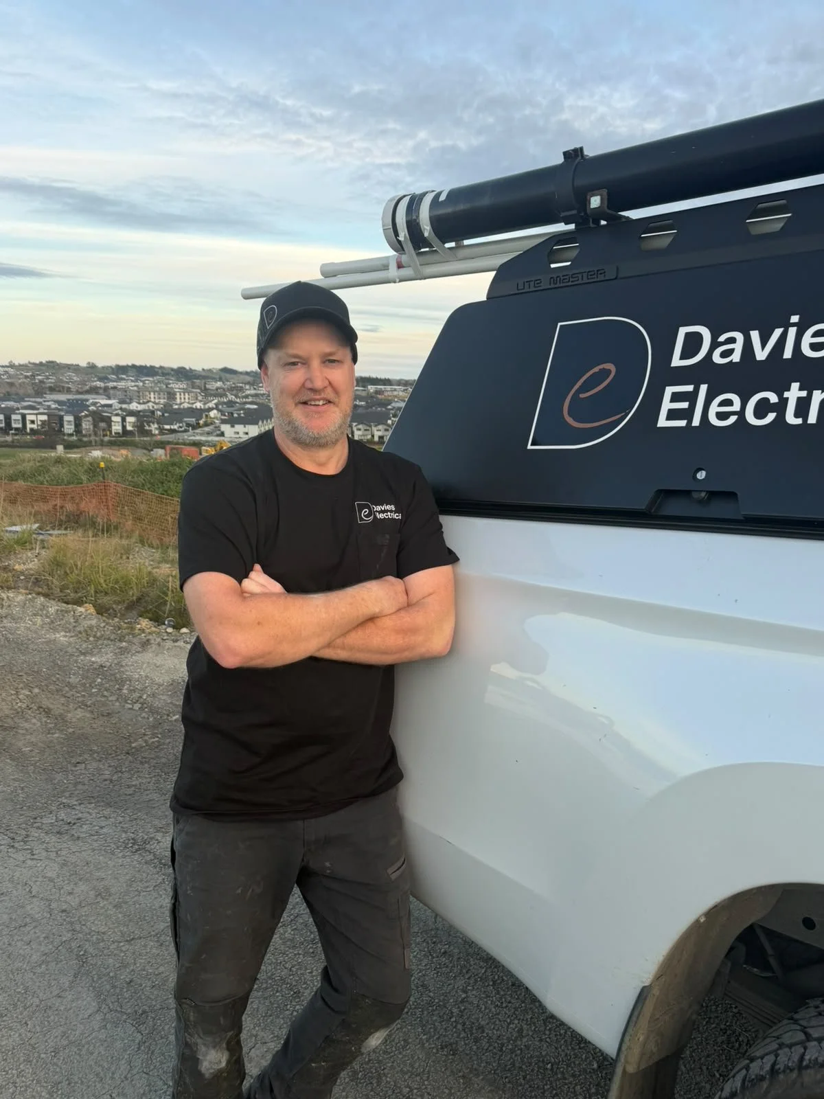 avies_Electrical_electrician4.jpeg