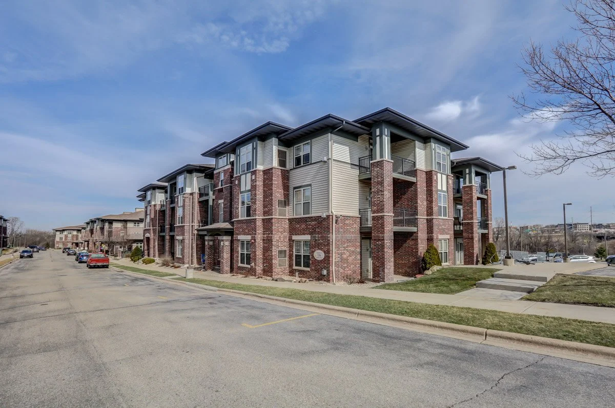5204 Exterior 1.jpg