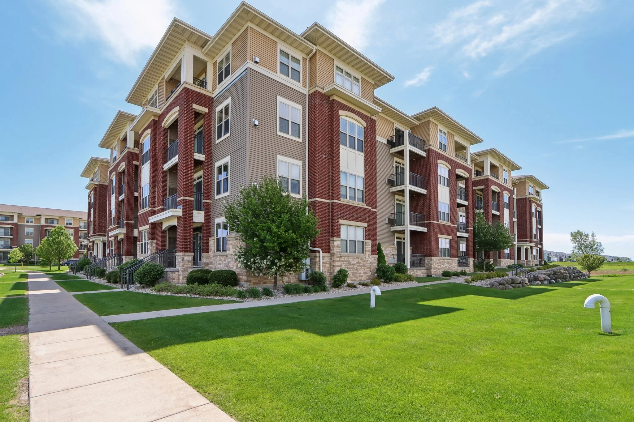 2501 Exterior 2.jpg