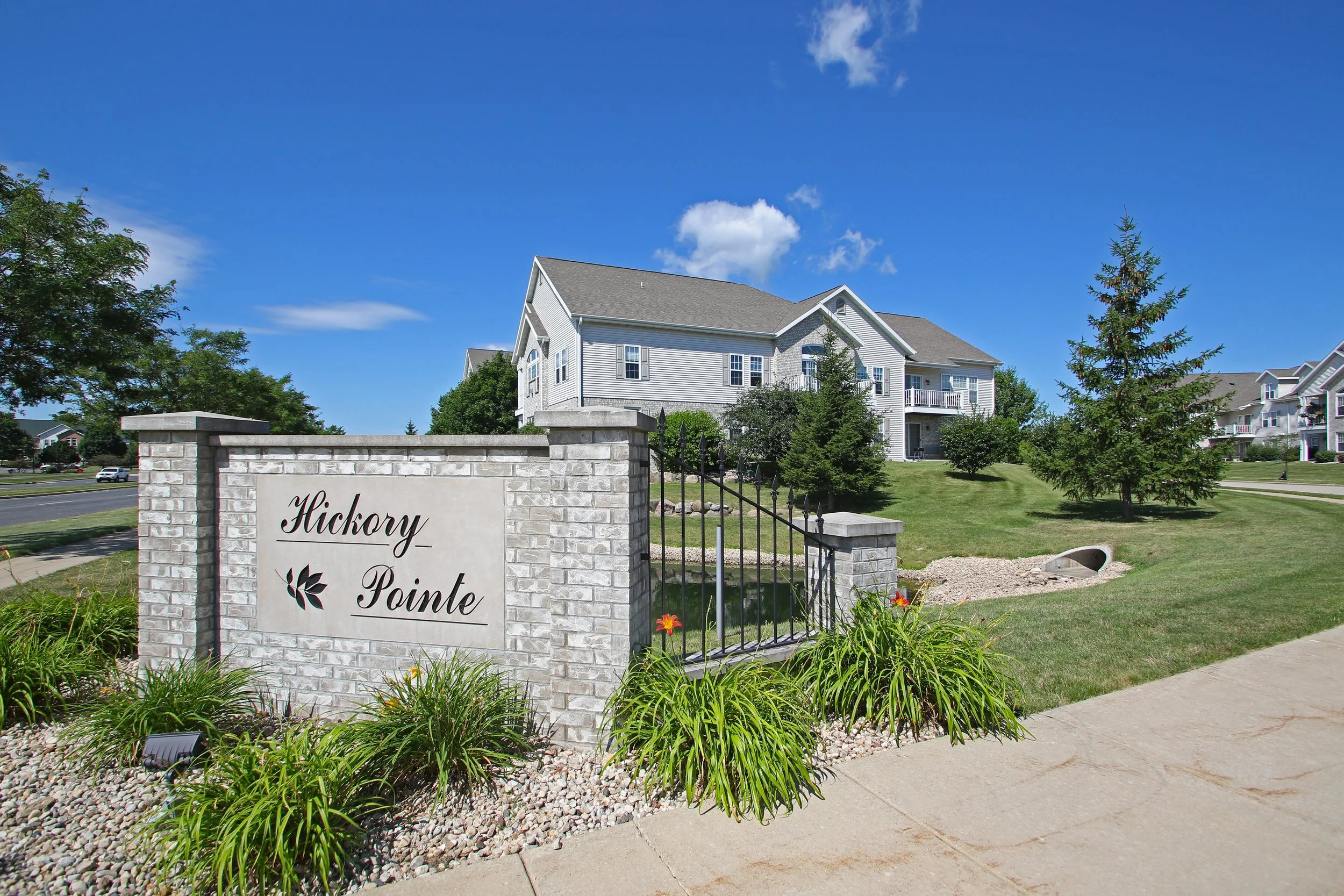 Hickory Pointe Exterior.jpg