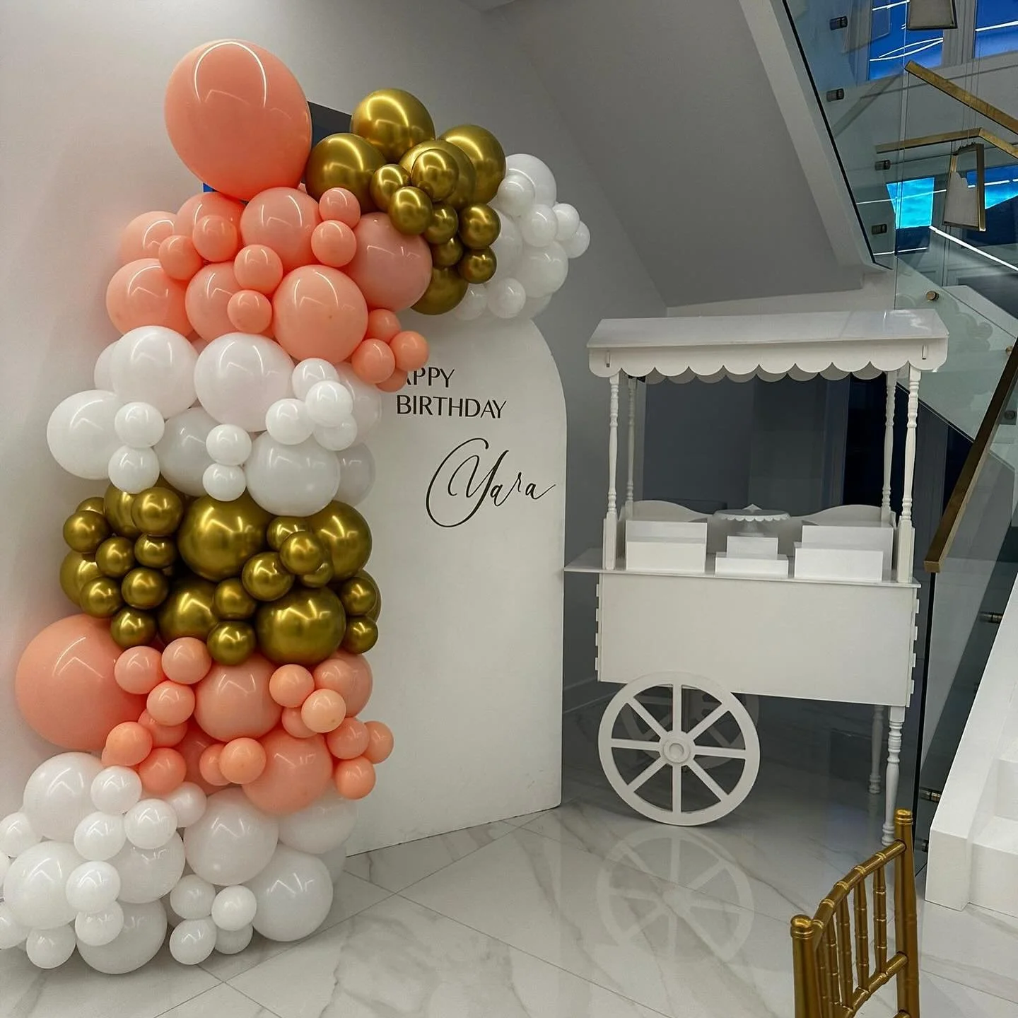 Who says at home celebrations can&rsquo;t be grand? 🌸🎈

#birthday #explore #explorepage #decor #decorations