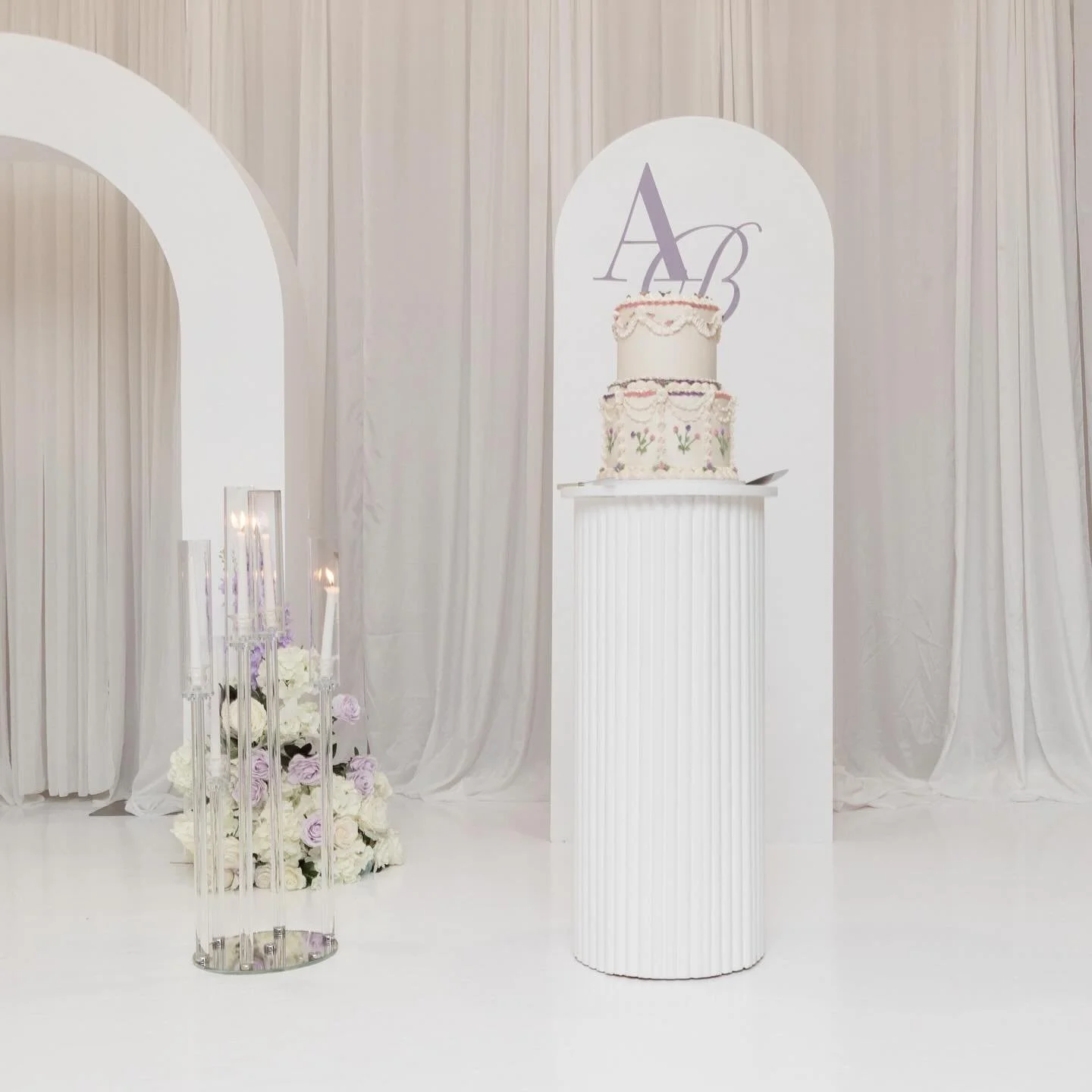 The kind of setup that reminds us why we love this work 🪻🤍 

Swipe to see the gorgeous seating chart, our favourite from this season! 

Location @blulegacyconvention 
Cake @le.petitmorceau 
Photo @mashaellphotography
Stage wrap @ottawadancefloors