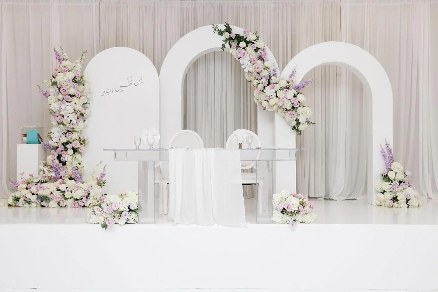 The kind of setup that reminds us why we love this work 🪻🤍 

Location @blulegacyconvention 
Cake @le.petitmorceau 
Photo @mashaellphotography 
Chairs @nolas_decor
Stage cover @ottawadancefloors