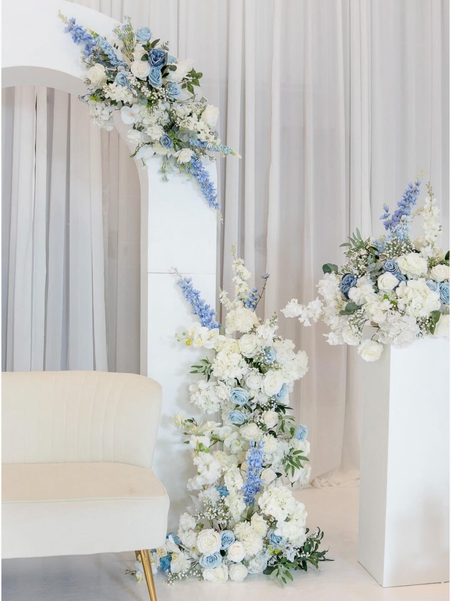 Something blue 💙🦋

Location @thehallofpeace 
Photo @noursphoto 
Floor wrao @ottawadancefloors 
Cake @palette.sucre