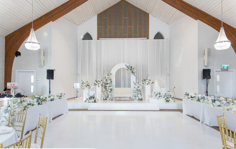 Something blue 💙🦋

Location @thehallofpeace 
Photo @noursphoto 
Floor wrao @ottawadancefloors 
Cake @palette.sucre
Chairs @l_e_partyandeventrentals