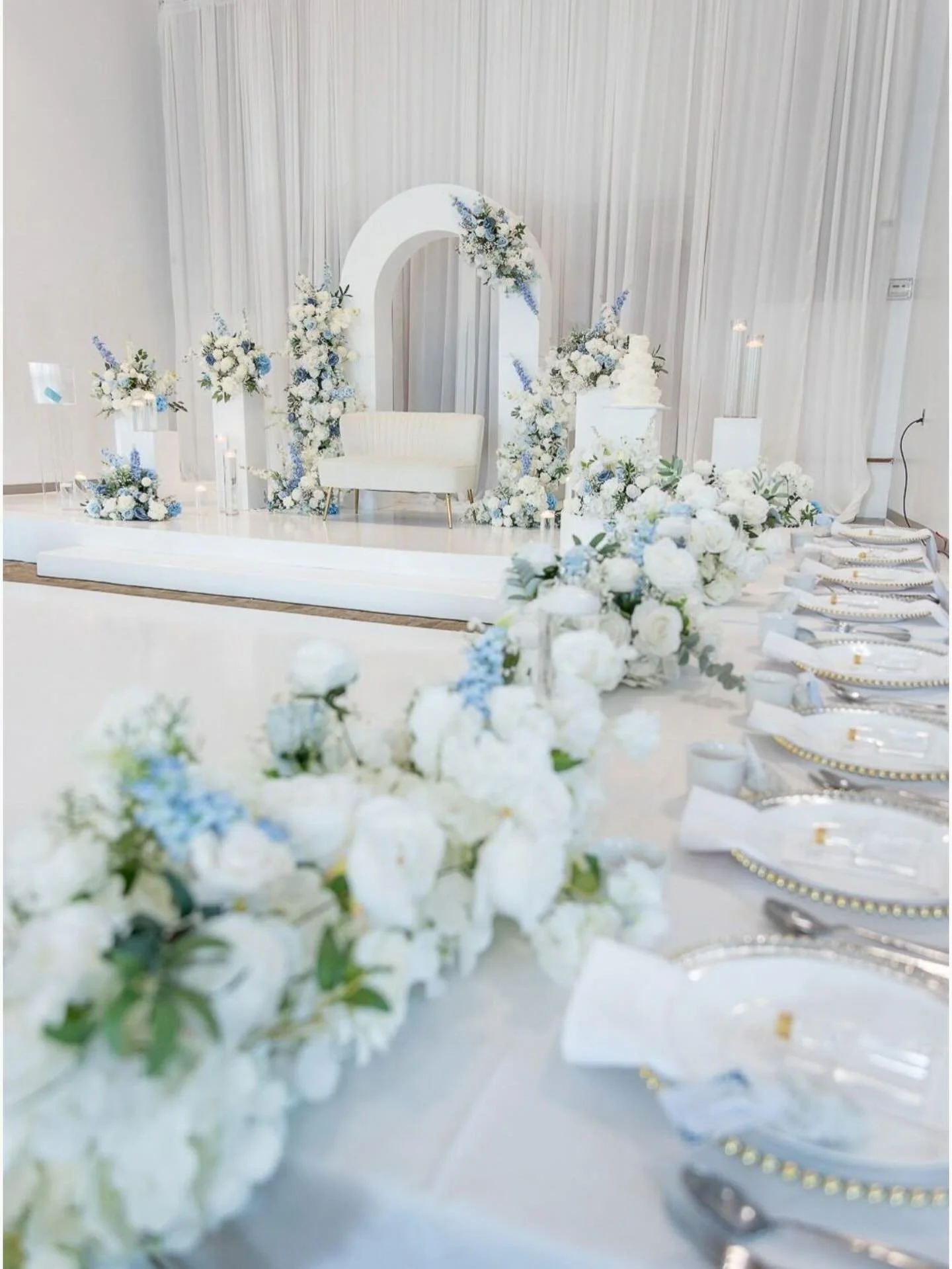Something blue 💙🦋

Cake @palette.sucre 
Floor Wrap @ottawadancefloors 
Photos @noursphoto 
Location @thehallofpeace 

#explore #ottawa #weddingdecor #events #somethingblue
