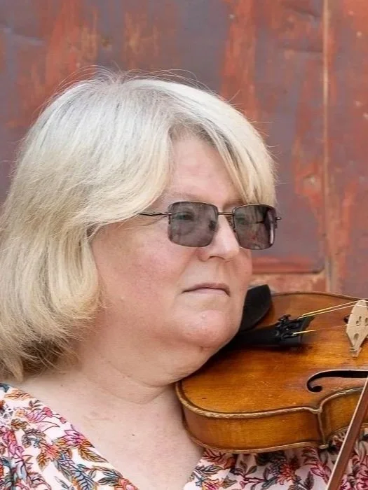 Board Secretary Mary Saunders is a native Californian who grew up in the Santa Clara Valley before it became the Silicon Valley. This is her second experience as a nonprofit Board member, after being involved with an educational nonprofit in West Los