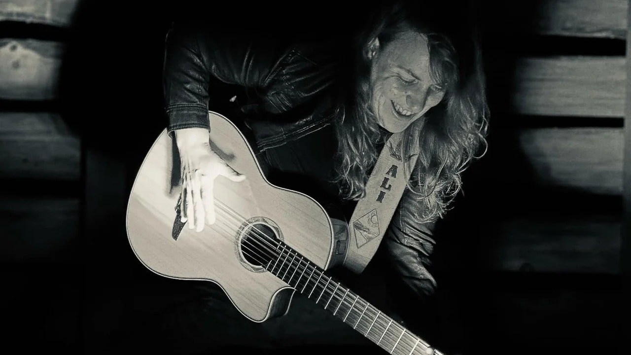 Fingerstyle Guitarist Ali Tod