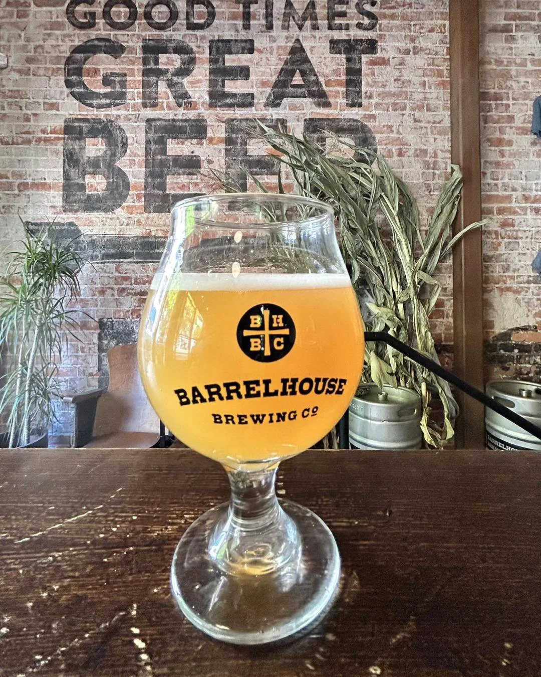 On tap now: 
Our Apple Pie Sour! A wild spin on the classic dessert, with fruity, floral hops, apples, chamomile, and a dash of cinnamon spice. Slightly funky, perfectly cozy &ndash; it's autumn in a glass! 🍻 

Join tonight, tomorrow, and Saturday a