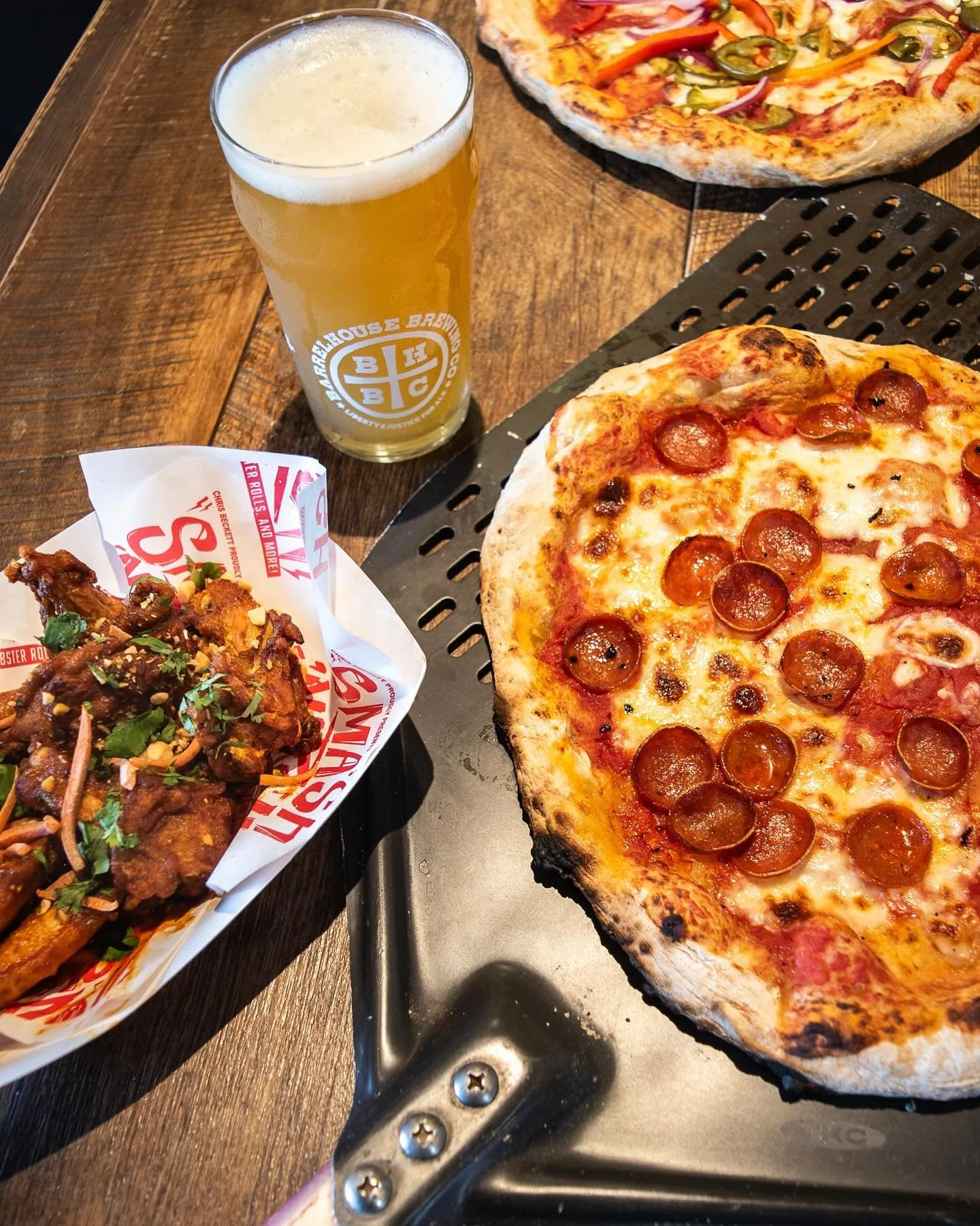 Kick off your week with pizza, wings, and a pint at BarrelHouse Paso. 🍕🍗🍺
Smash n Roll is bringing their pizzas, wings, and full menu every Monday from 4&ndash;7pm, paired with all your favorite BarrelHouse beers.

Pizza flavors: Hot Honey Peppero