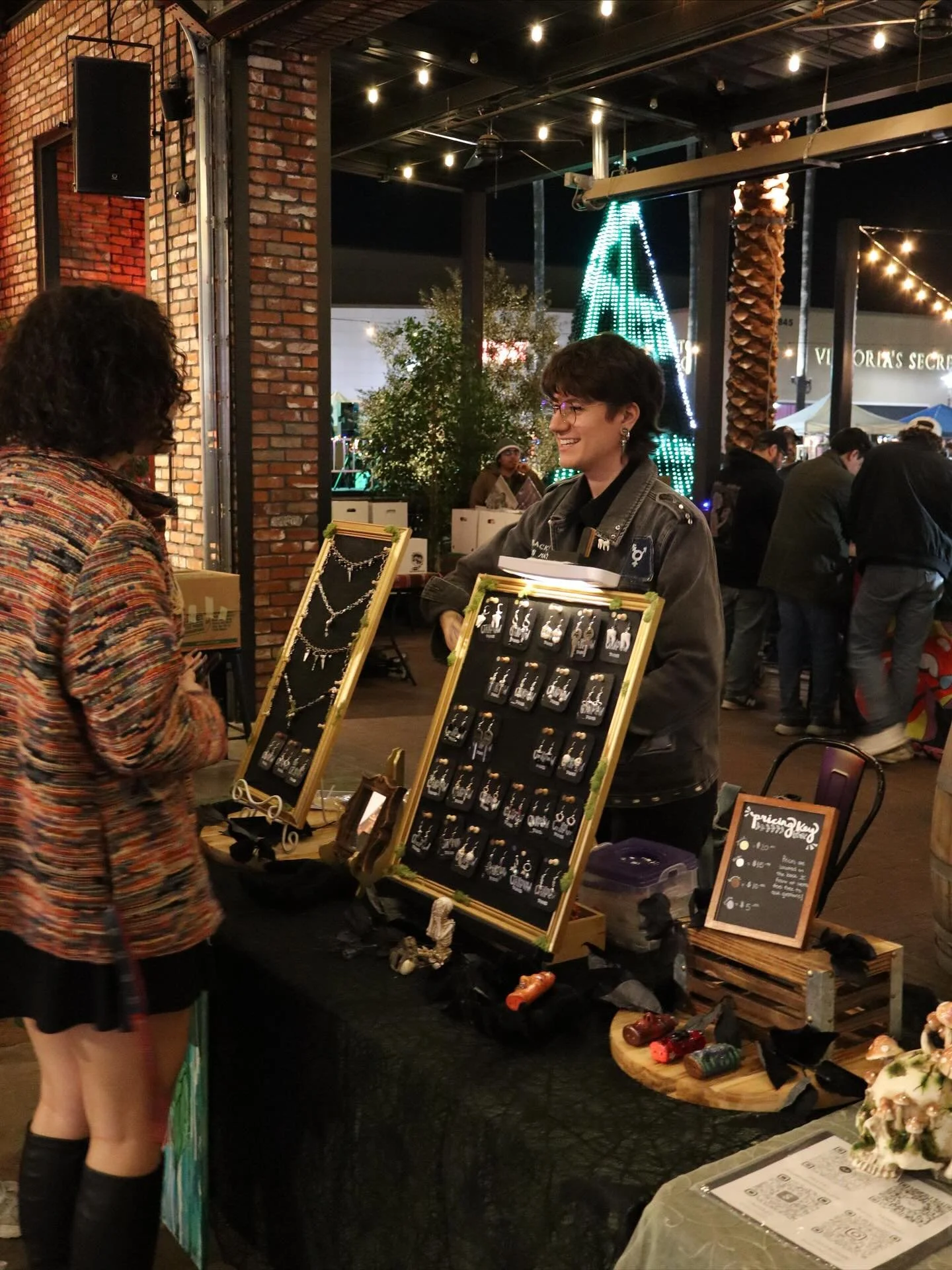 Art Hop Night Tonight!🍻
Every third Thursday join us for a night of 
local art appreciation, live music, & 
Great Beer!
See ya soon!
Cheers✨
#goodpeoplegoodtimesgreatbeer