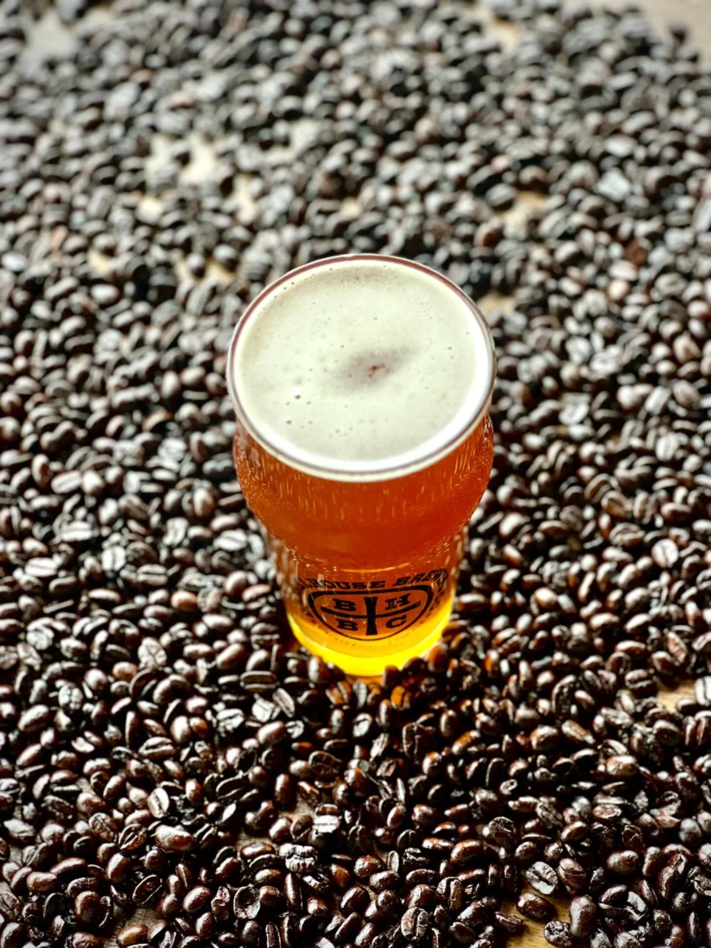 Tis the season for our Cold Brew Coffee Blonde Stout ☕️

Our Classic take on your favorite cup of Joe!
Perfect for a cozy day at the taproom✨
Paired with Live Music &amp; Good Times!

Also available in 4 Packs for under the tree🌲
See ya soon!
Cheers