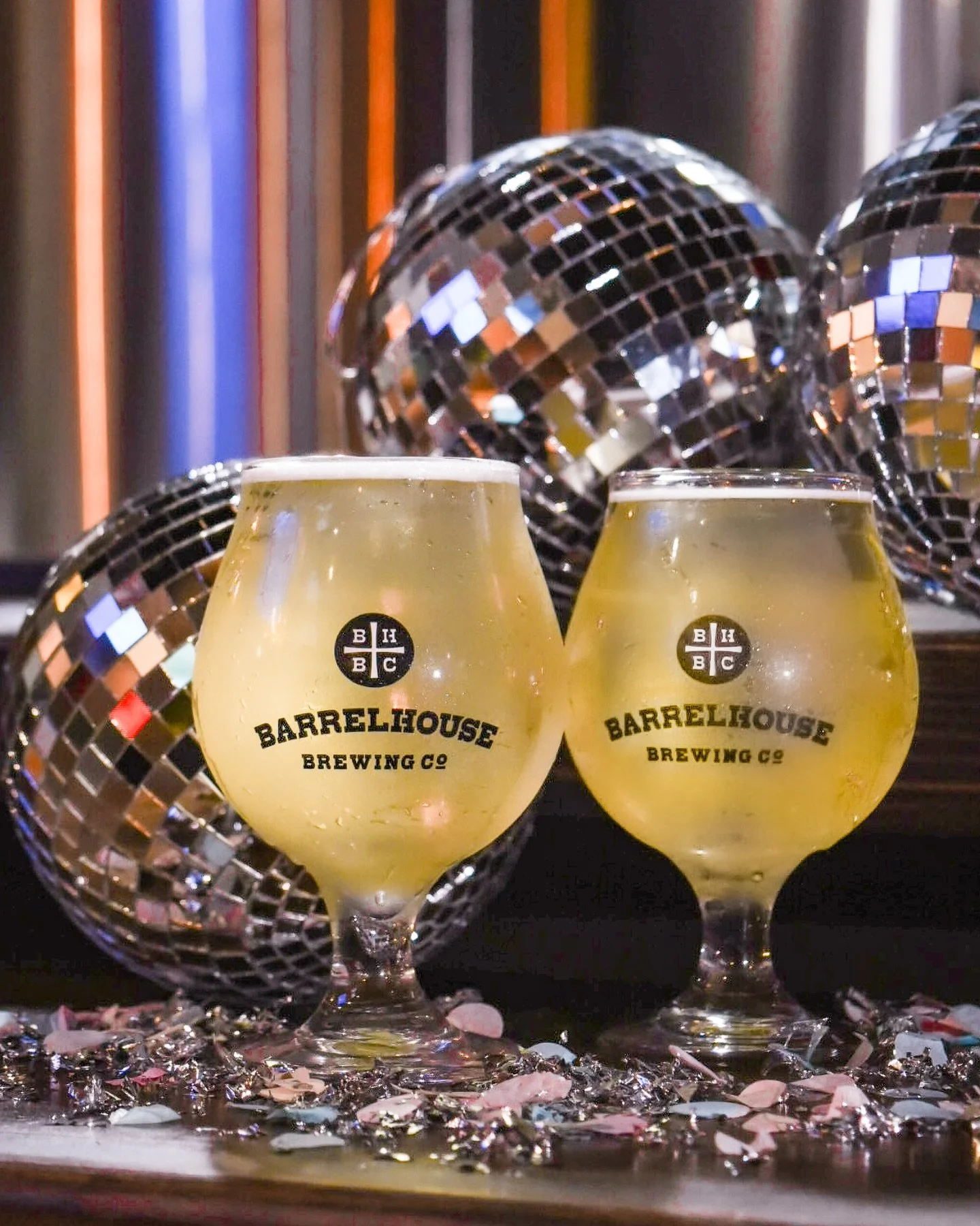 The holidays aren&rsquo;t over just yet&hellip; and neither is the celebrating. ✨
Our Annual Champagne Toast Hard Seltzer is back &mdash; crisp, bubbly, and made for easing out of Christmas and into what&rsquo;s next. Crafted with Sauvignon Blanc and