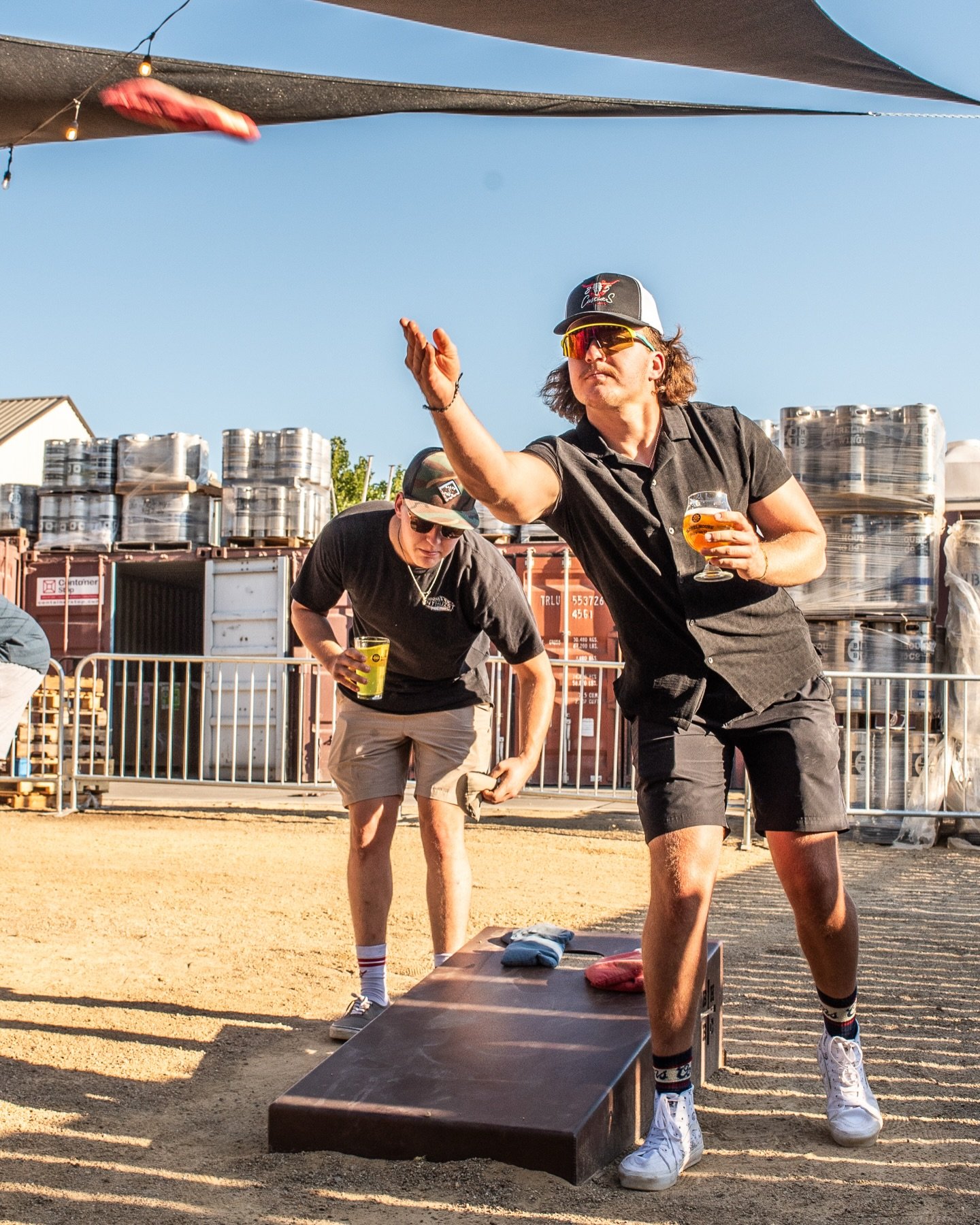 Your people, a couple cold beers, some tunes in the background&hellip; good vibes, loud laughs, and that feeling you wait all week for, that&rsquo;s the weekend at BarrelHouse. 🍻 🎵 
Come join us!