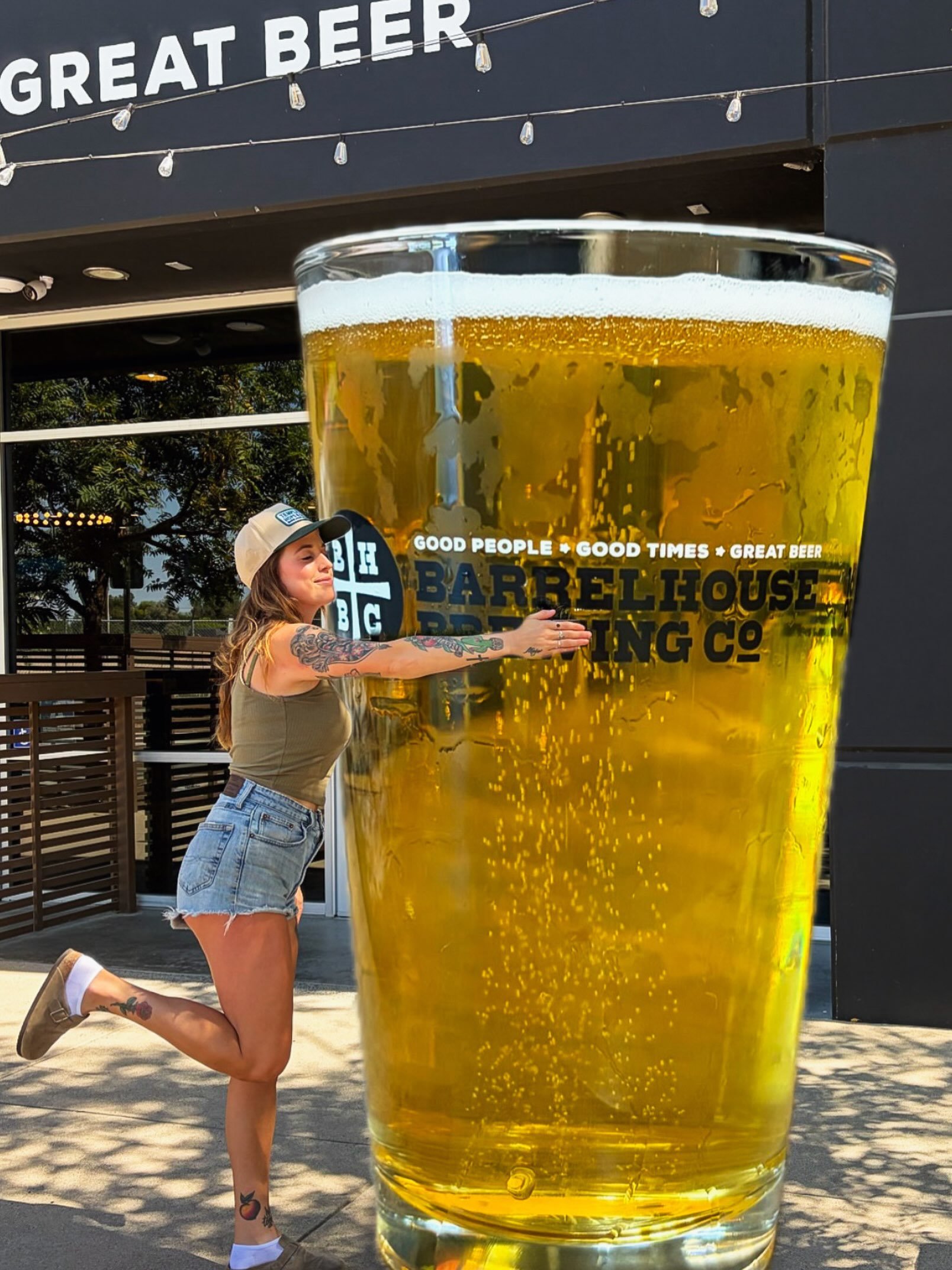When you say you&rsquo;re just going out for one beer 😉🍻

Come have a relaxing Sunday with some cold brews, food by @lamarea.surfnturf and live Country Music by a local favorite @outlawcountry2024 4pm-7pm! Ask our bartenders about the new brews on 